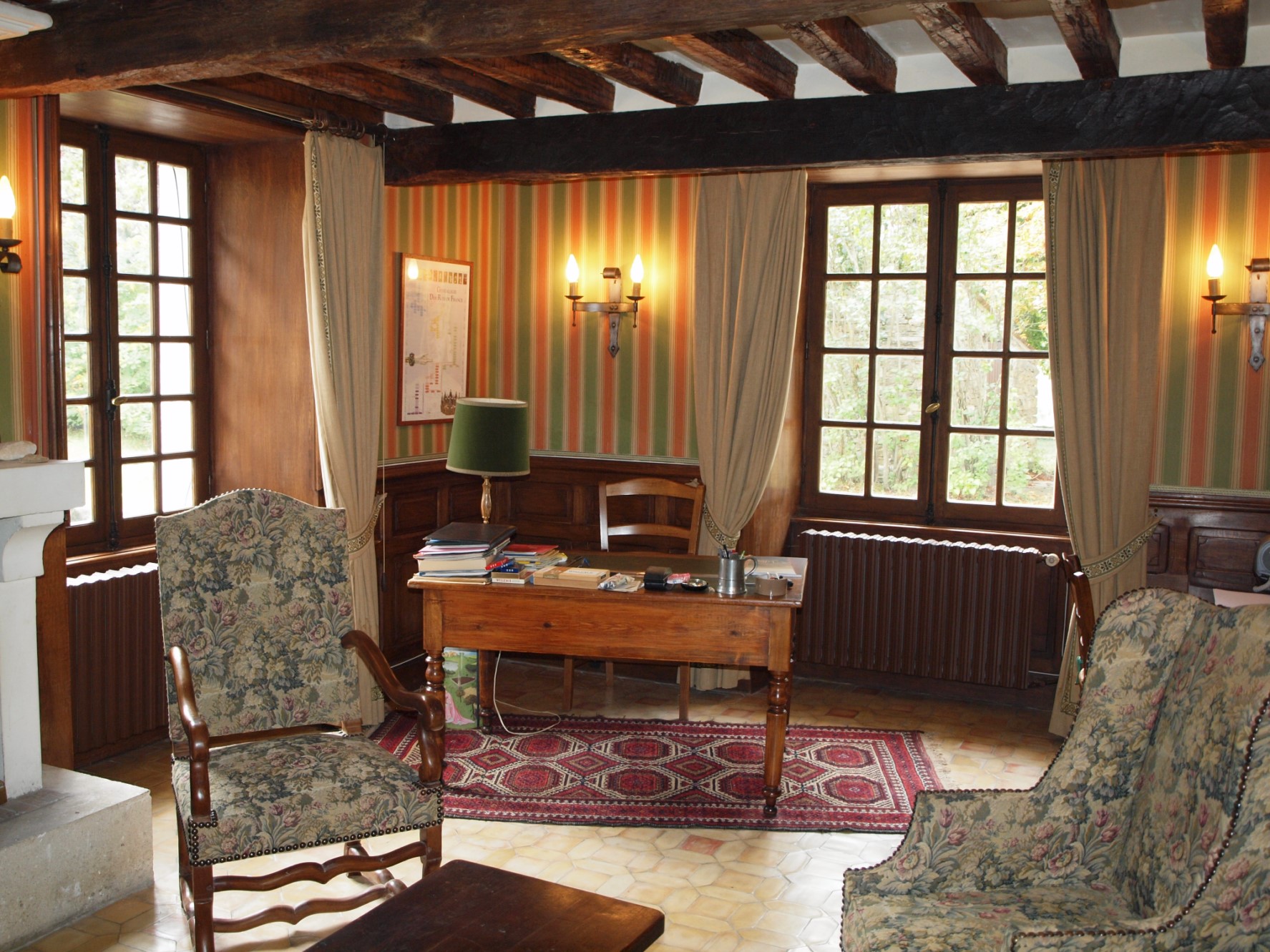 For sale, in the Pays de Sault, former mansion of the XVIIth century for sale, on a plot of land of more than 27 hectares