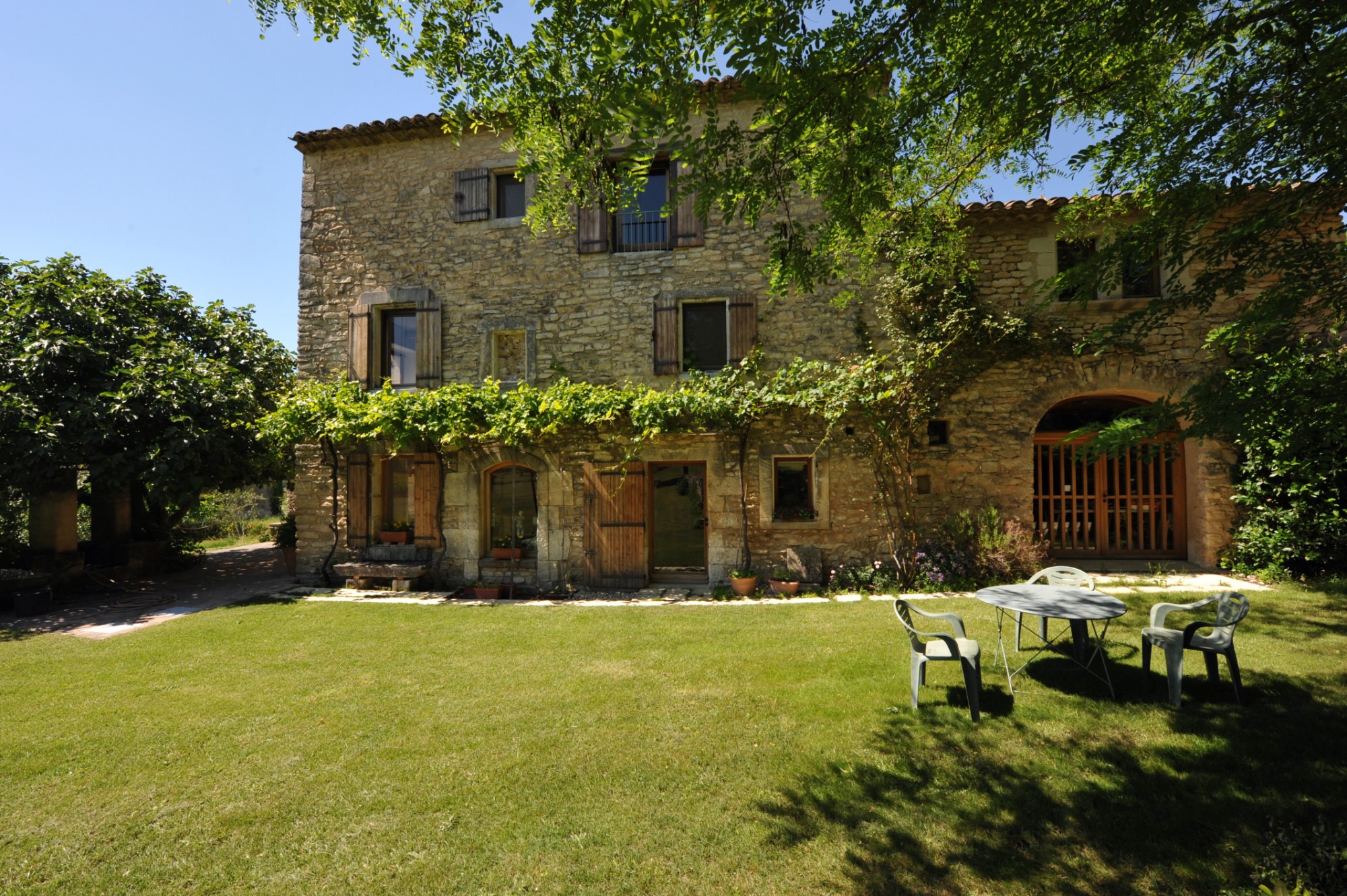 In the heart of the Luberon regional park, for sale, an authentic renovated farmhouse with swimming pool for sale, on more than 1.7 hectares of land with stunning views on a hilltop village