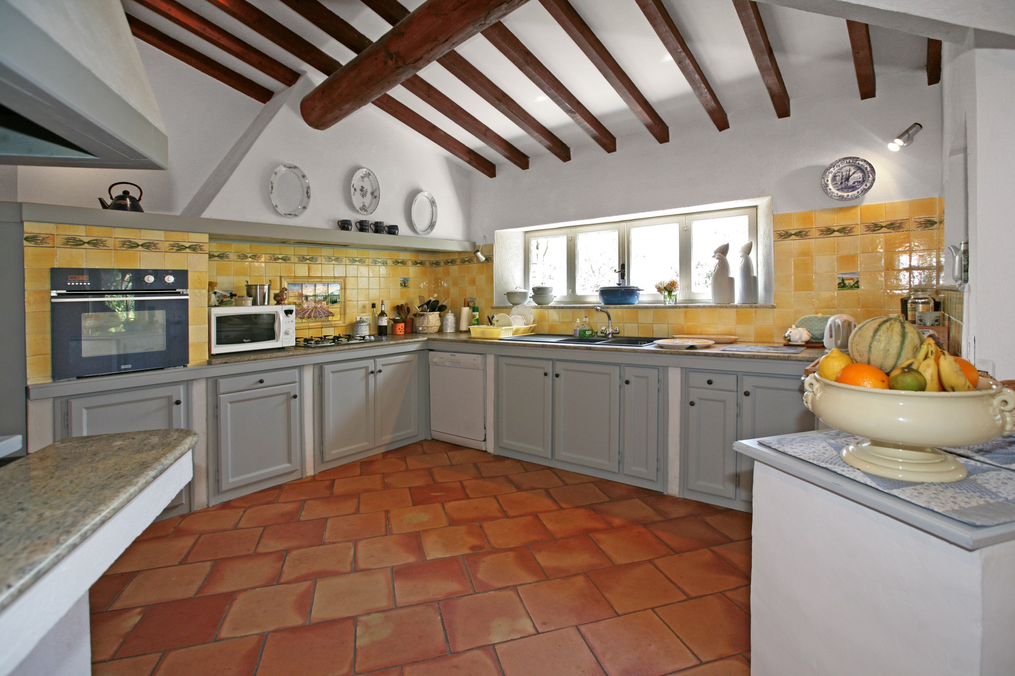 For sale in Gordes, stone house with pool overlooking the valley and the Luberon