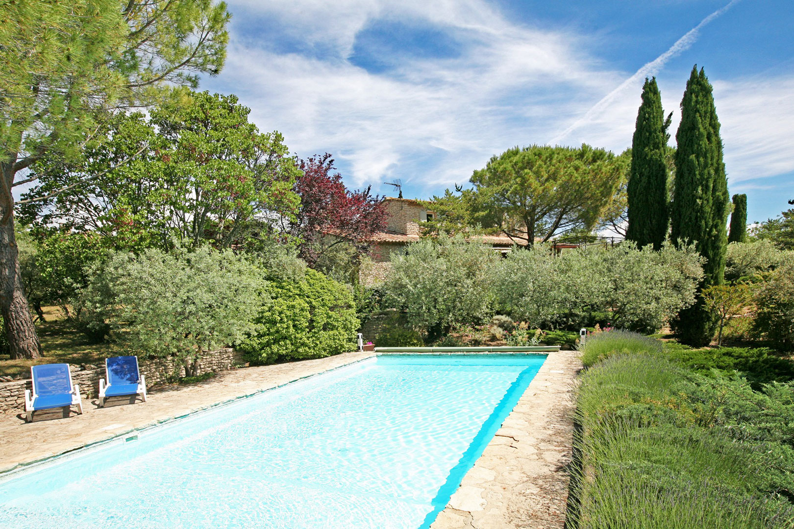 For sale in Gordes, stone house with pool overlooking the valley and the Luberon