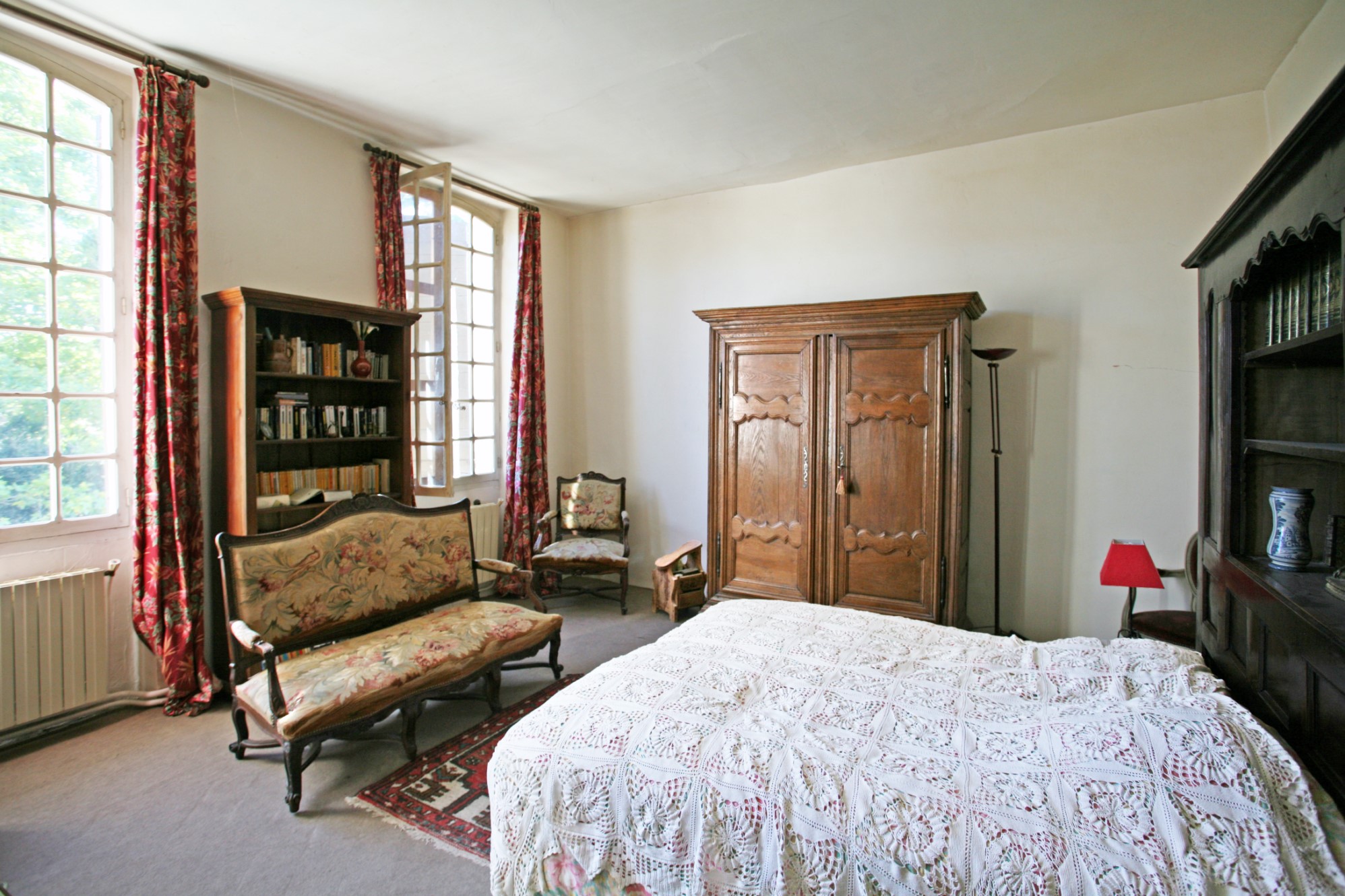 For sale in Comtat Venaissin, mansion with guests cottages and swimming pool