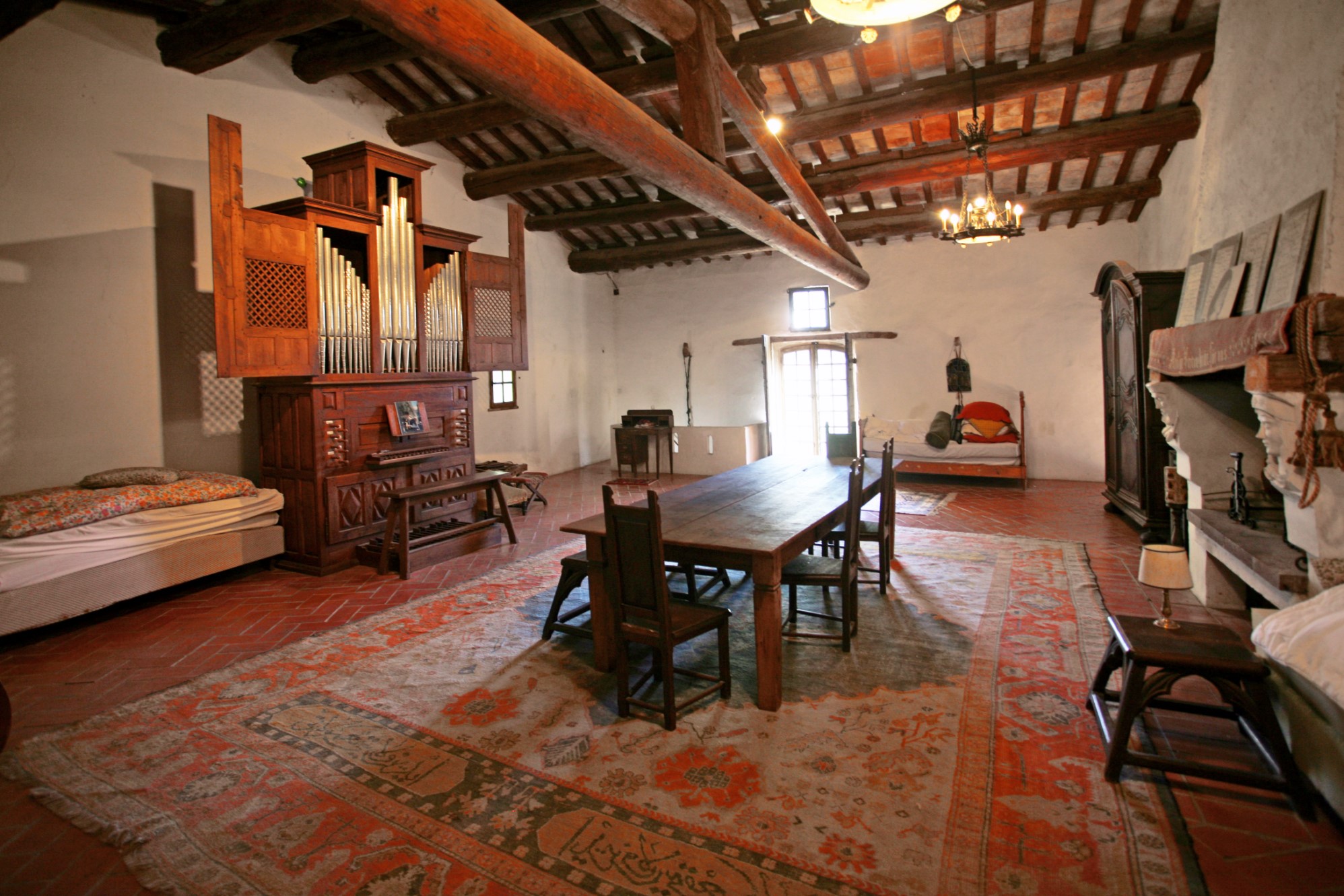 For sale in Comtat Venaissin, mansion with guests cottages and swimming pool