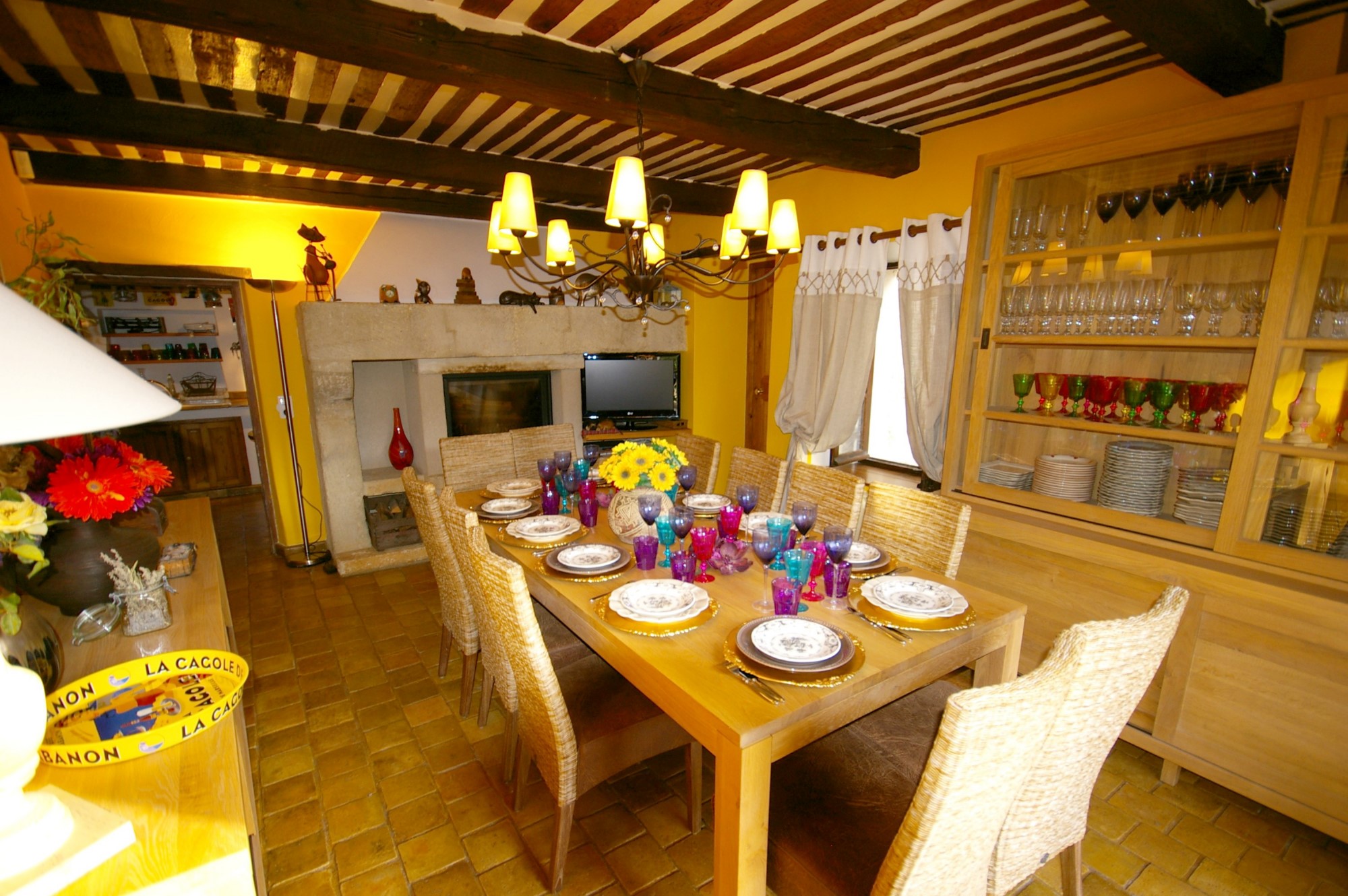 Property in Menerbes with view and pool on more than 9 000 sqm for sale 
