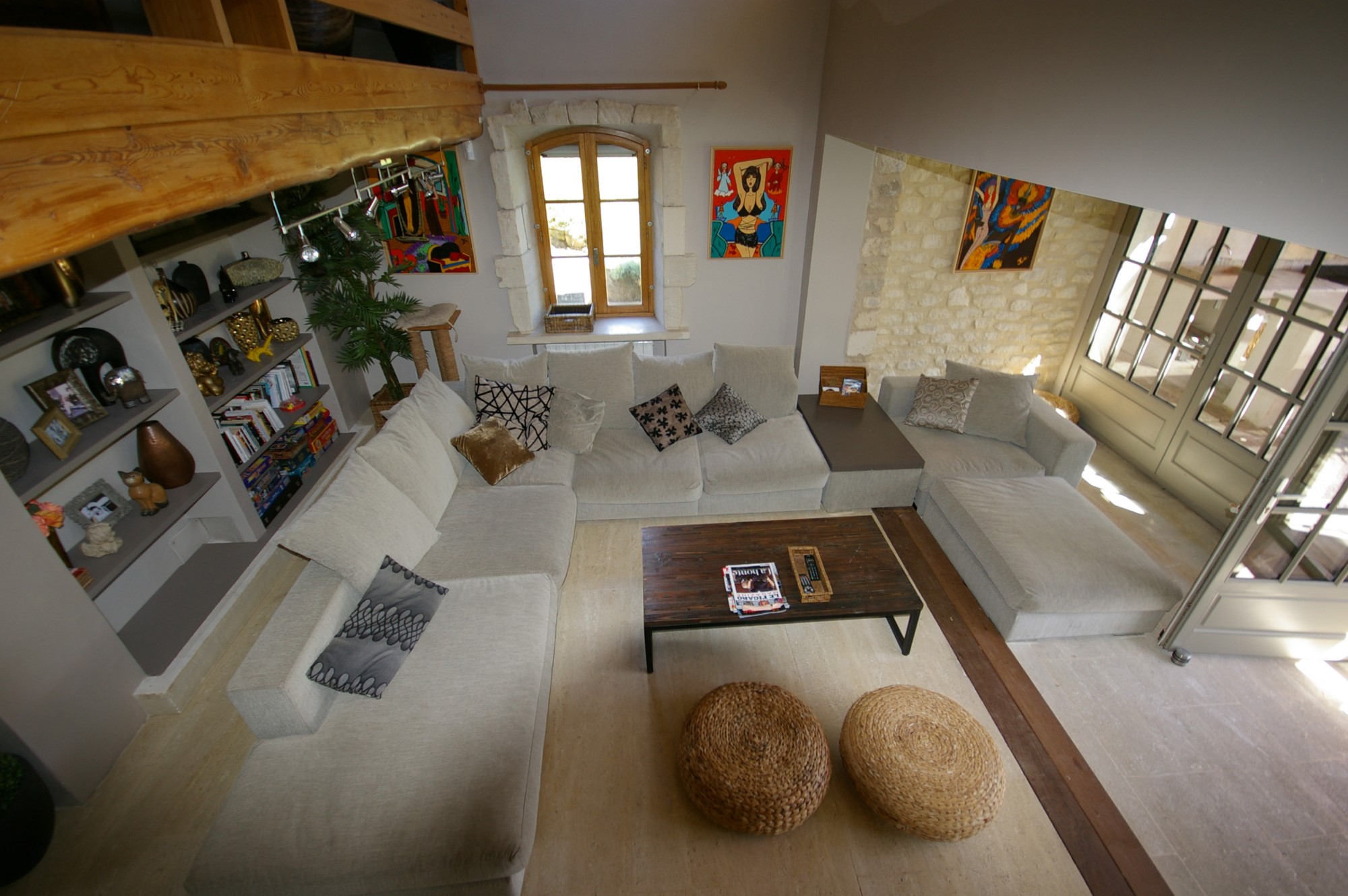 Property in Menerbes with view and pool on more than 9 000 sqm for sale 