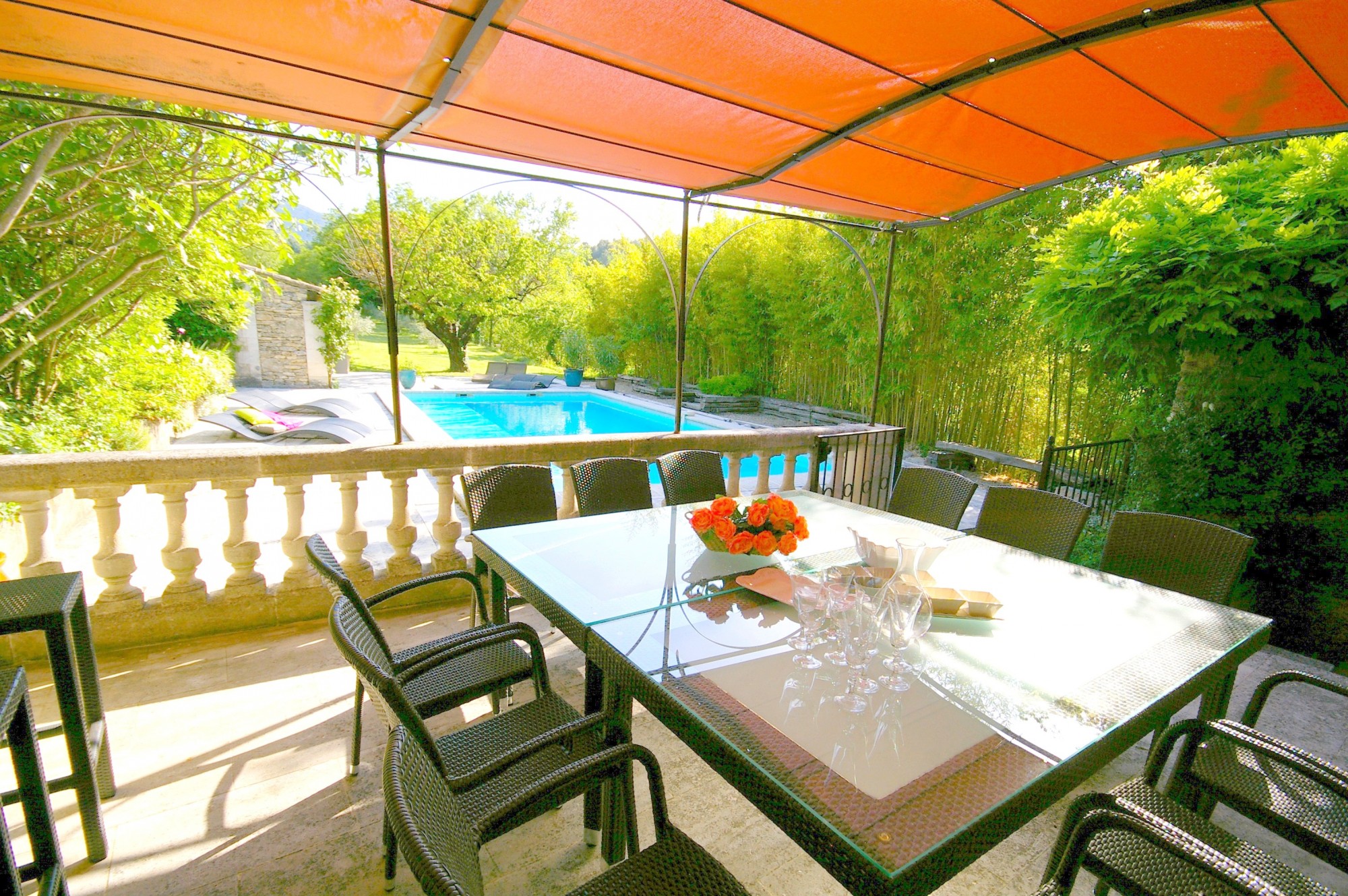 Property in Menerbes with view and pool on more than 9 000 sqm for sale 