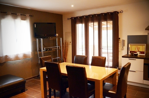 For sale, in a superb location with views close to Luberon, property of 3 houses and 2 pools