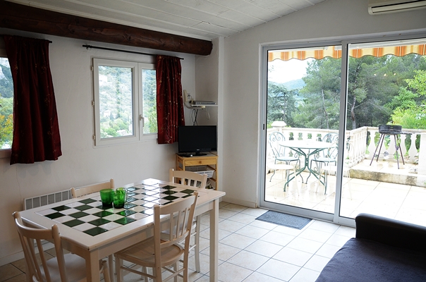 For sale, in a superb location with views close to Luberon, property of 3 houses and 2 pools