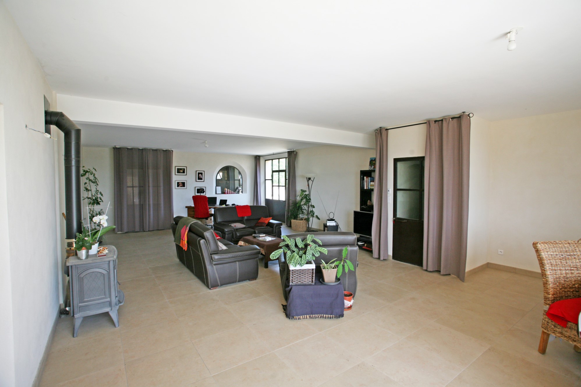 For sale, between Luberon and Mont Ventoux, equestrian property of 450 sqm on several hectares