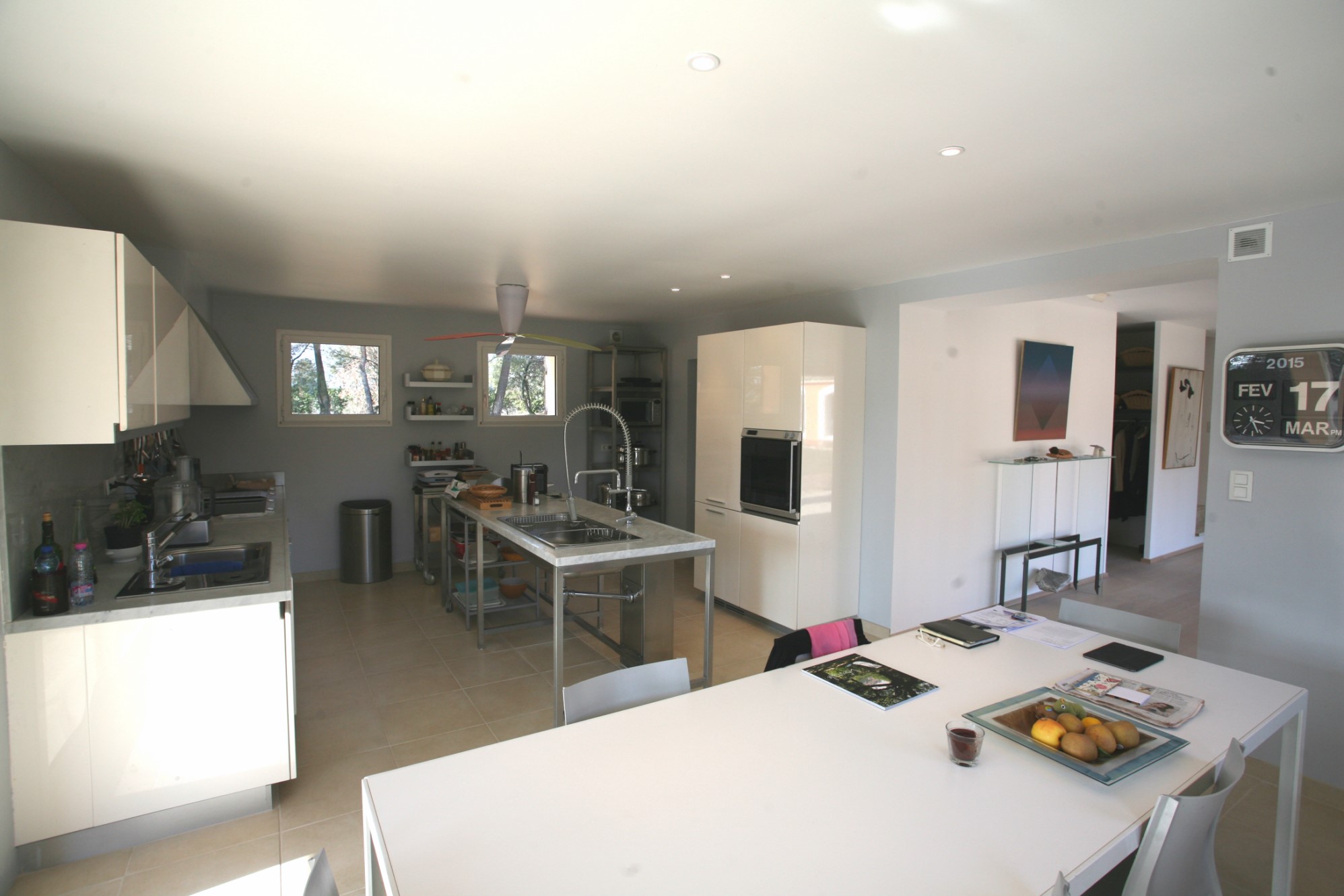 For sale near Roussillon, beautiful contemporary house, with swimming pool and stunning views
