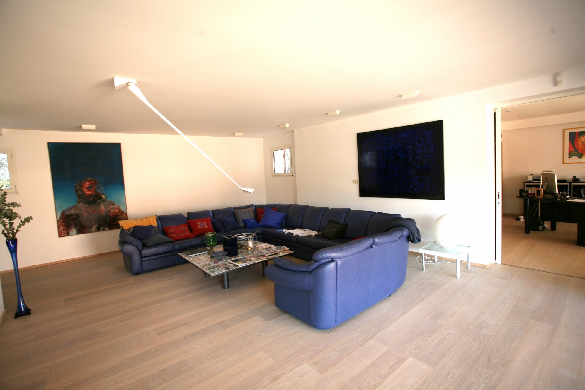 For sale near Roussillon, beautiful contemporary house, with swimming pool and stunning views