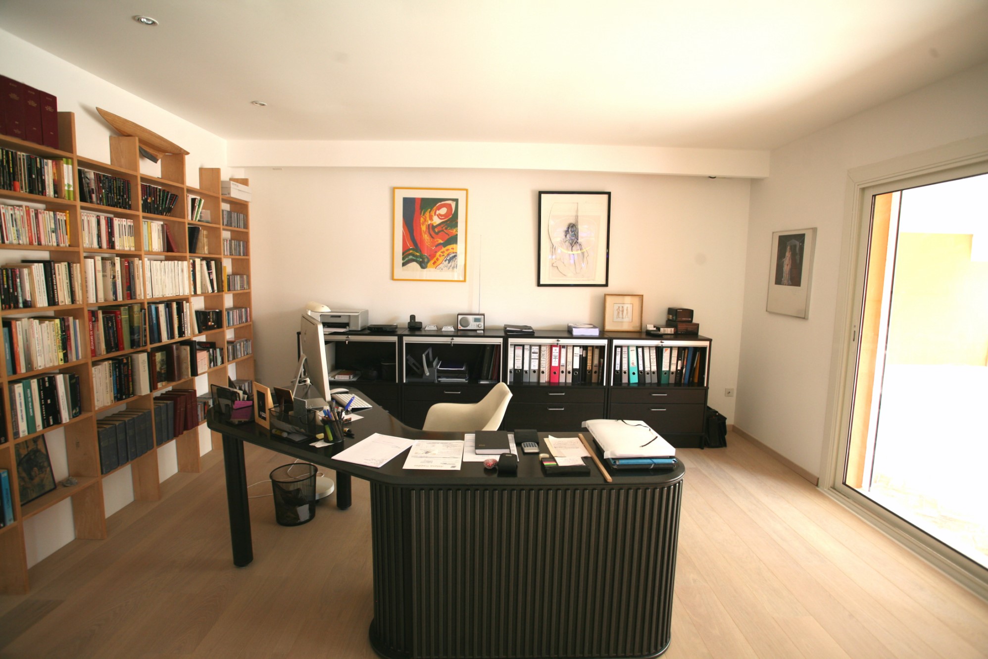 For sale near Roussillon, beautiful contemporary house, with swimming pool and stunning views