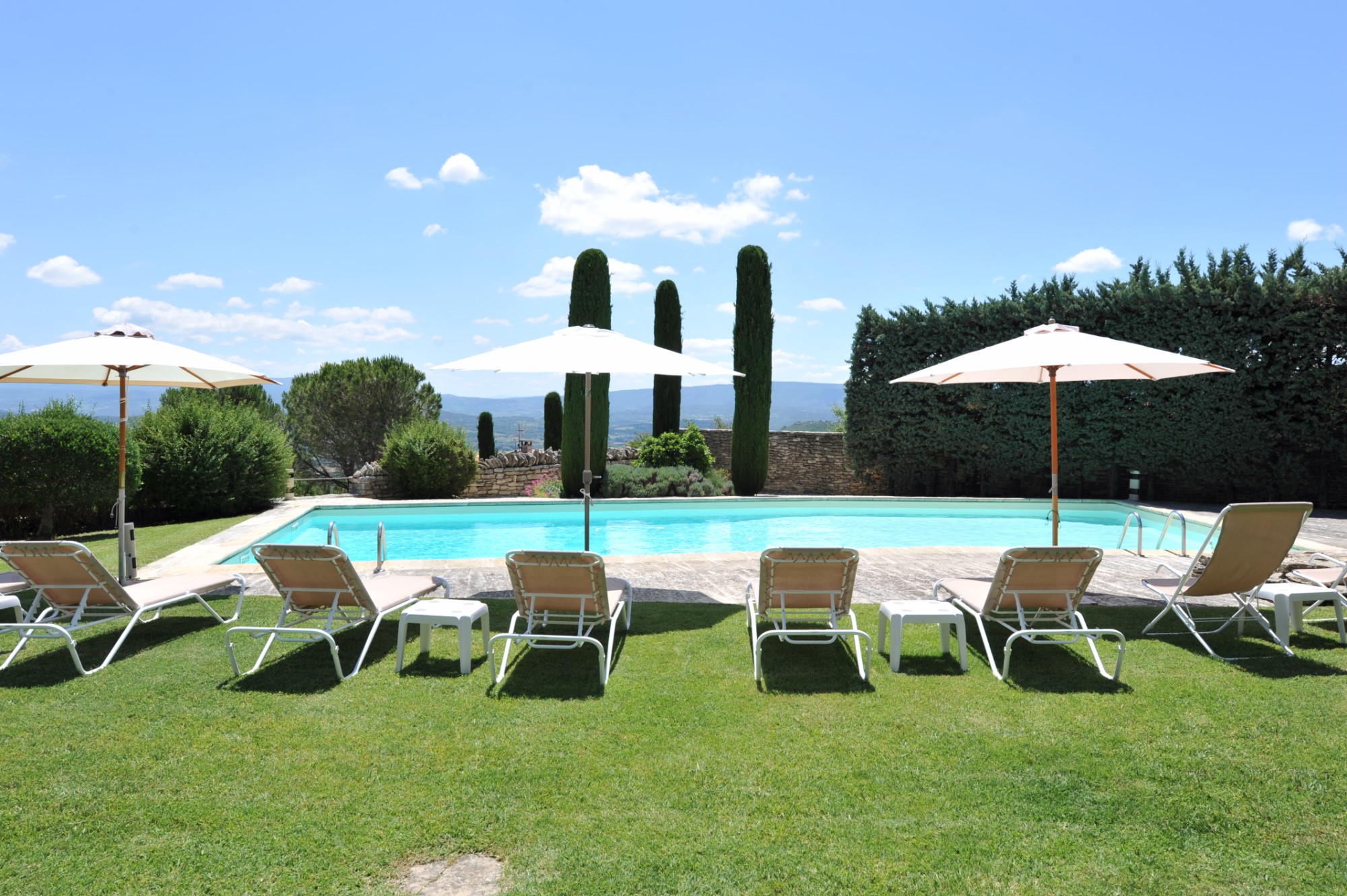 Bastide rénovée avec vue et piscine à vendre à Gordes