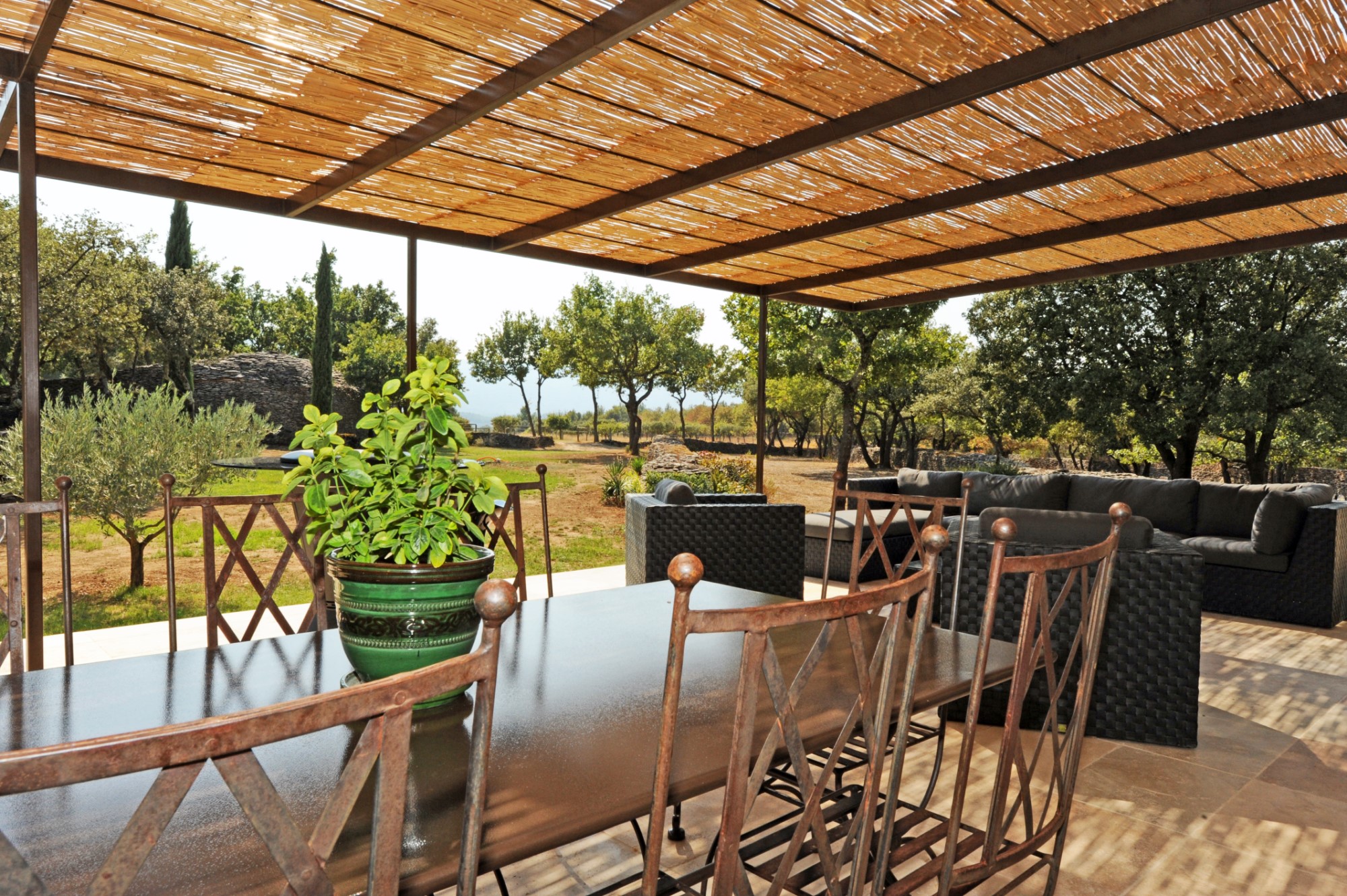 Maison en pierres avec vue sur le Luberon à vendre en Provence