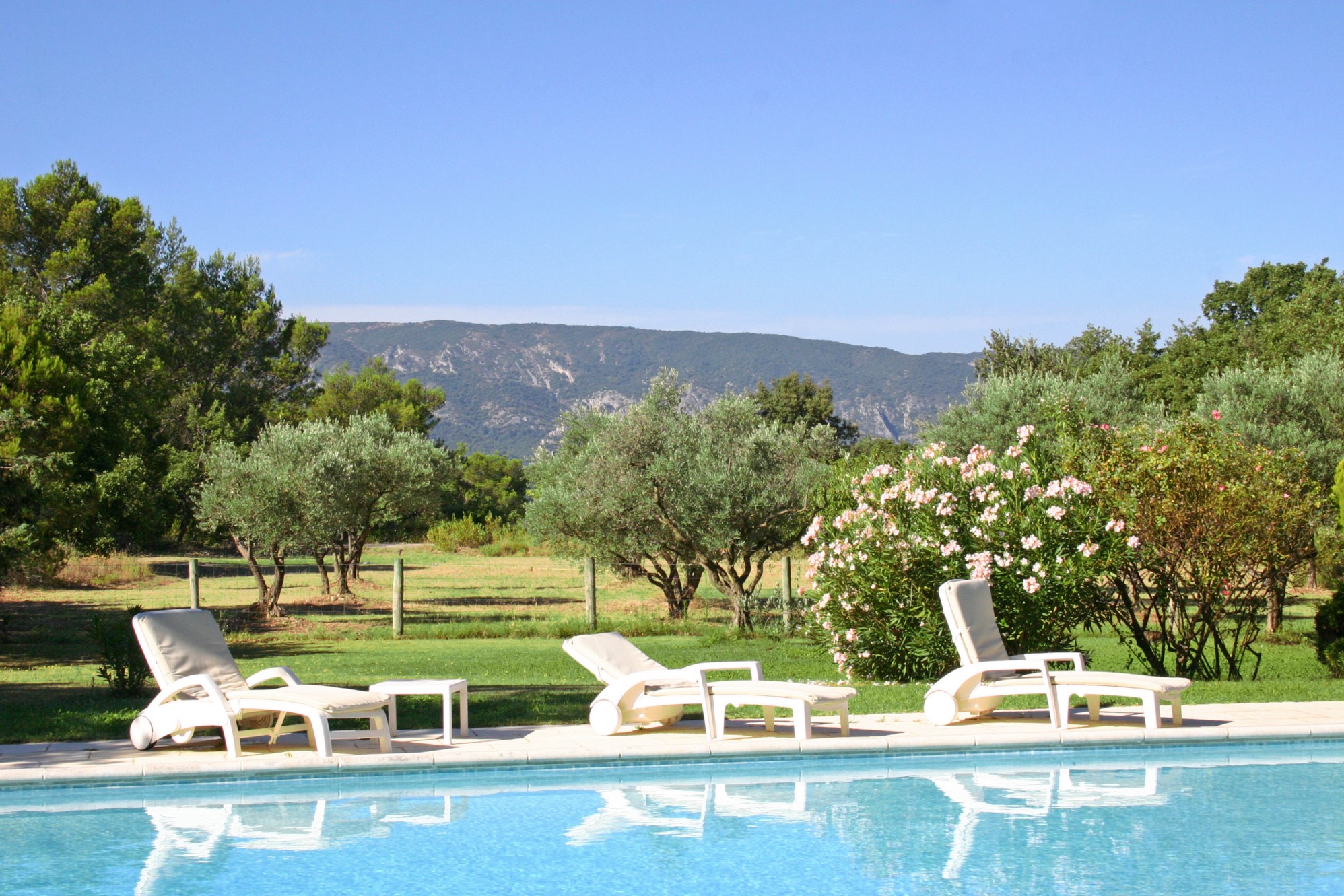 Maison en pierres avec piscine à vendre par ROSIER