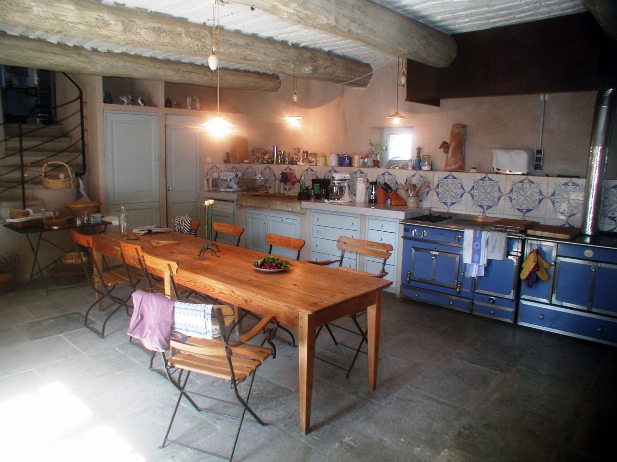 XVIIIth century farmhouse close to Gordes in the Luberon, on more than 2.2 hectares (6 acres) of land for sale