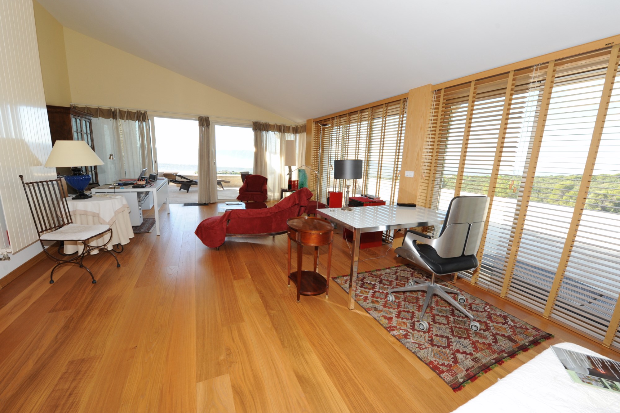 In Gordes, property on more than 2.5 acres with breathtaking views for sale