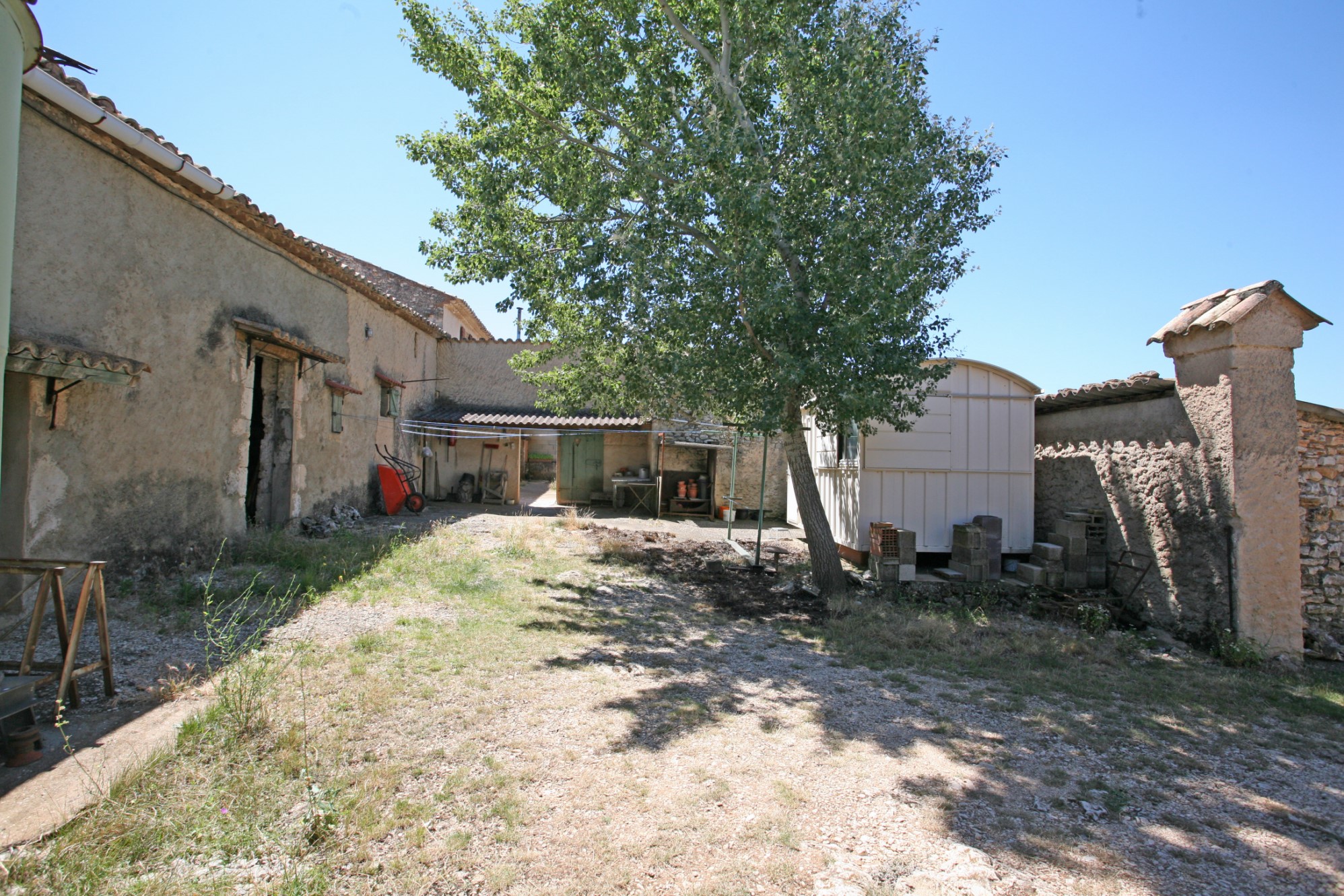 Propriété à restaurer en Provence par ROSIER