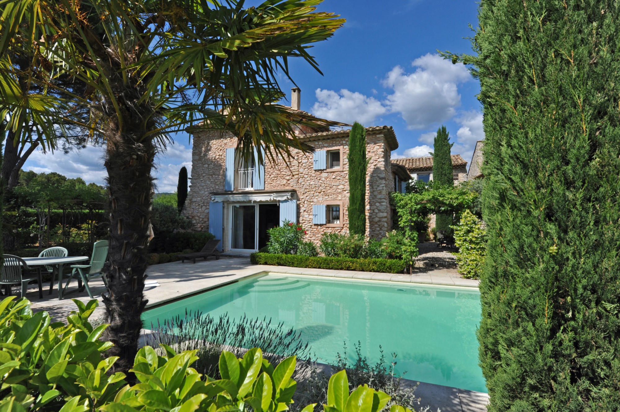 Beautiful stone property for sale in Luberon