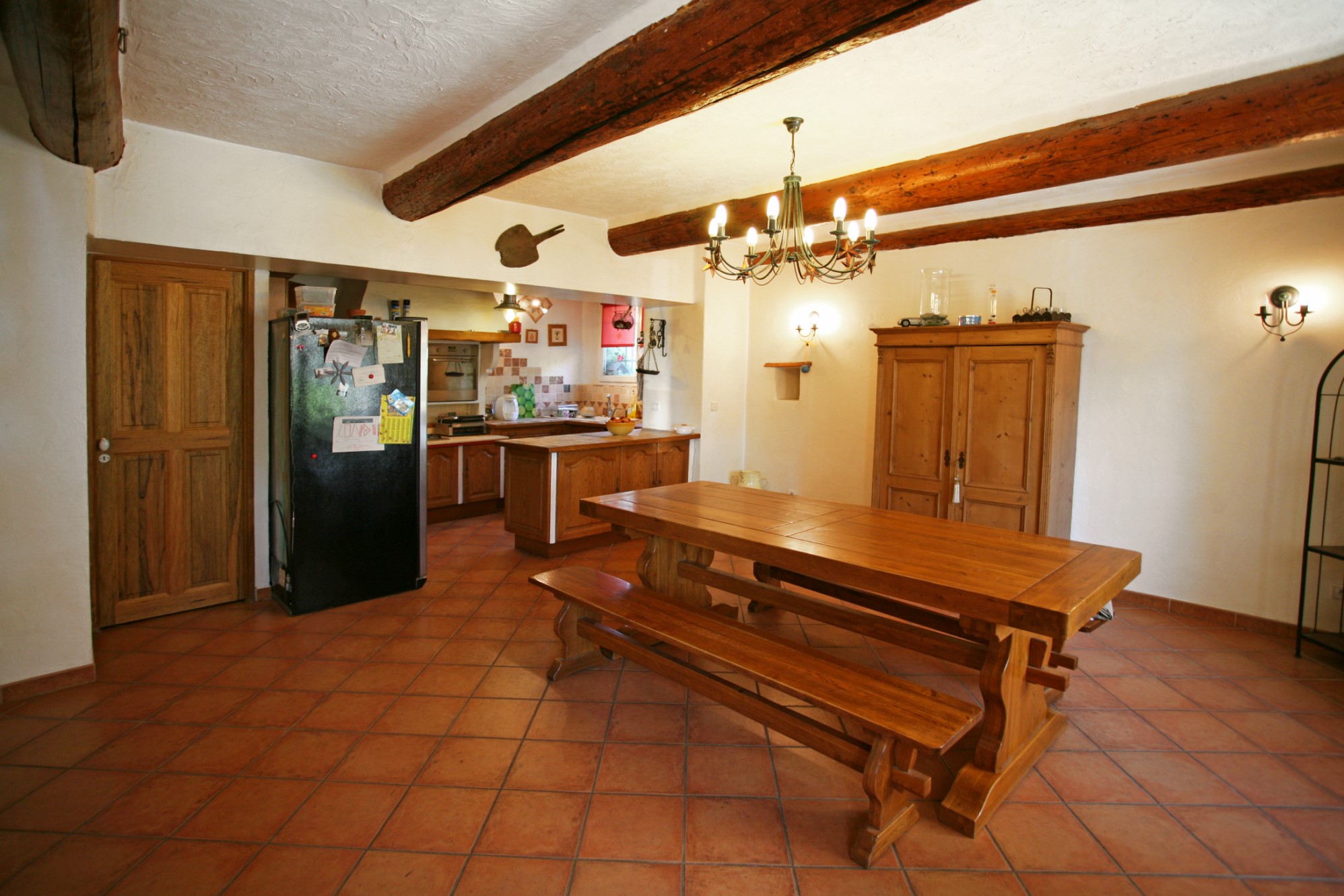 For sale, in the town of the Antiquarians, Isle sur la Sorgue, old farmhouse with pool and garden