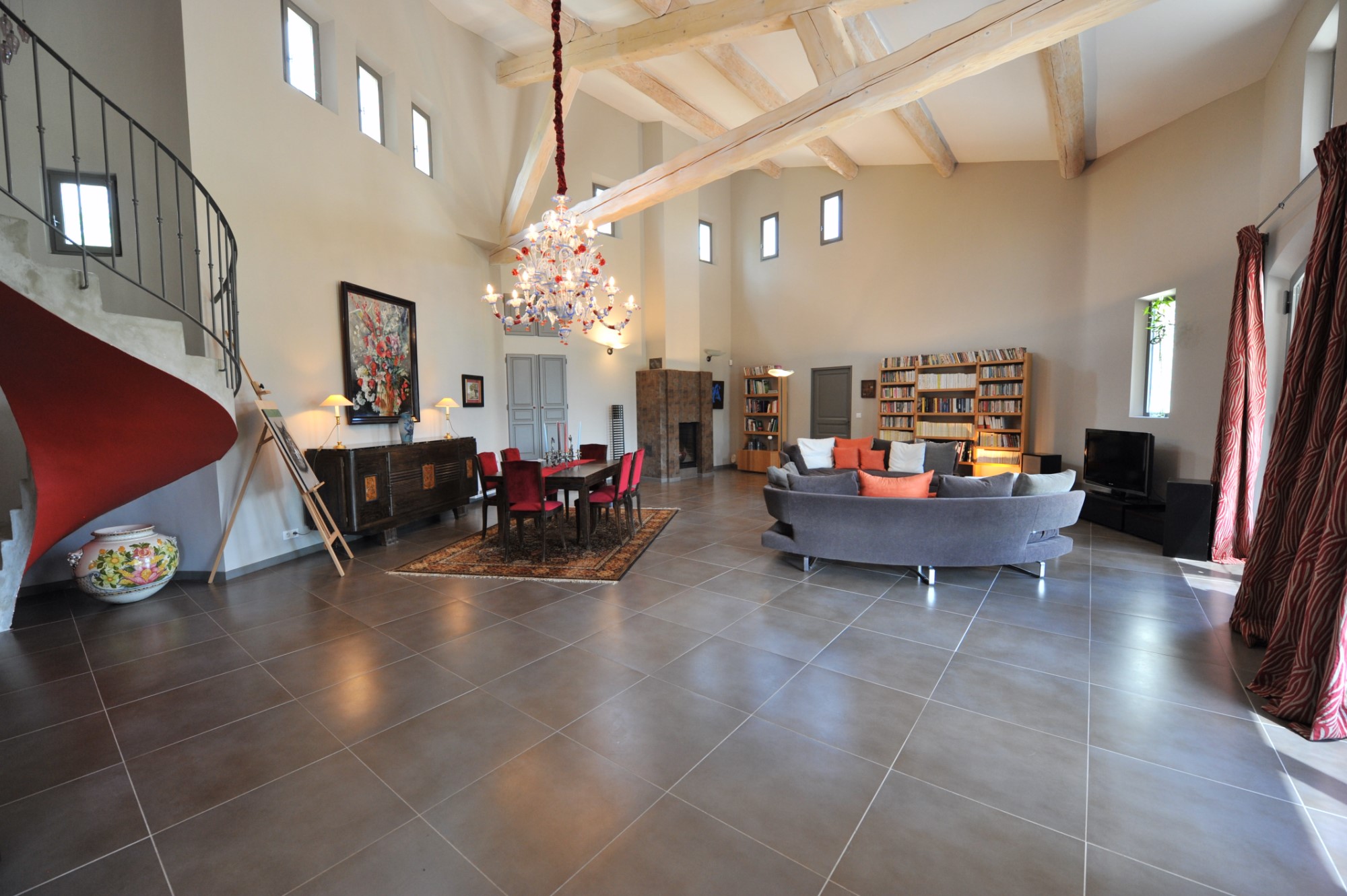 For sale, in Luberon, superb contemporary house on 2 hectares of land overlooking the Luberon