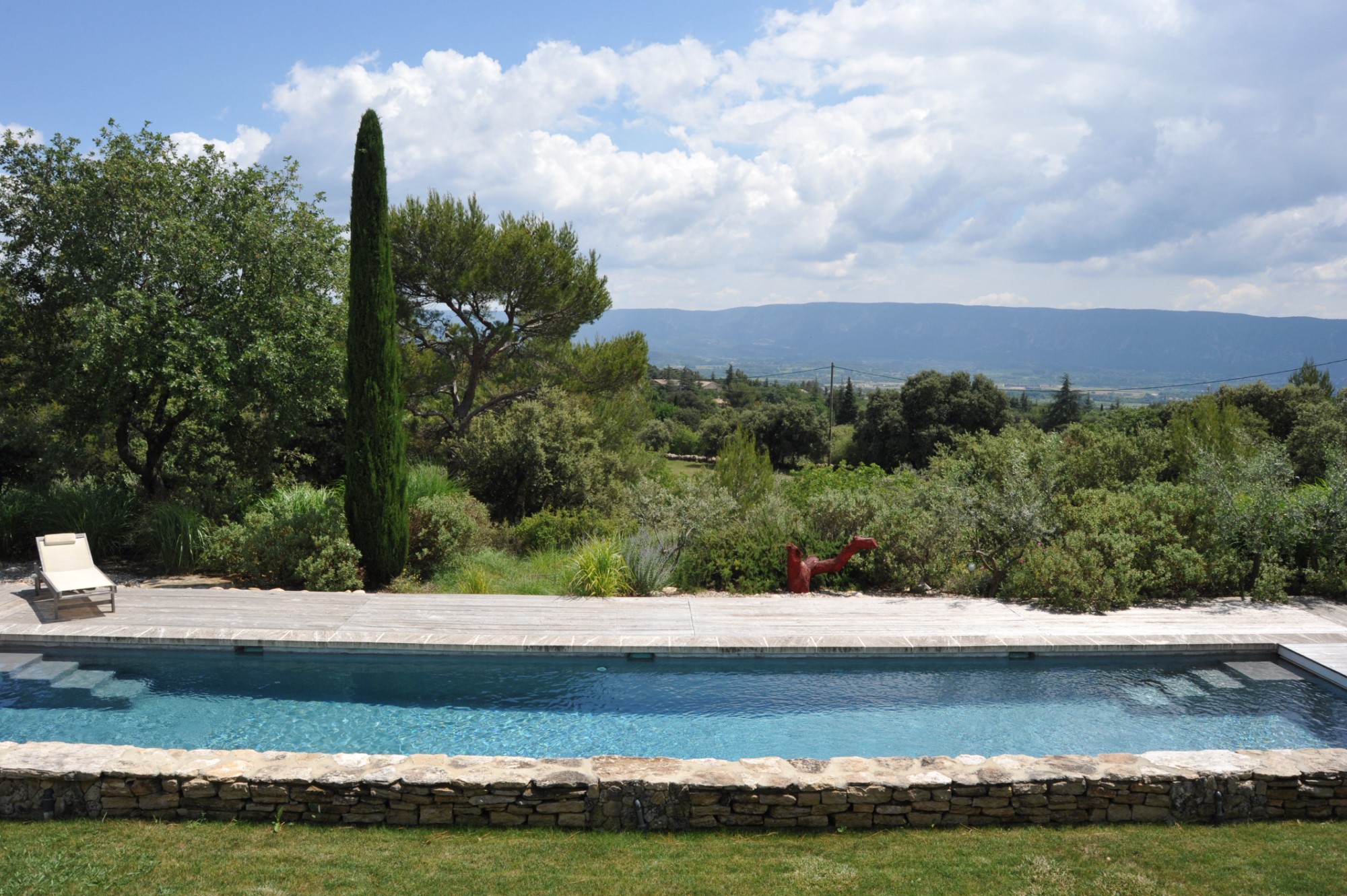For sale, in Luberon, superb contemporary house on 2 hectares of land overlooking the Luberon