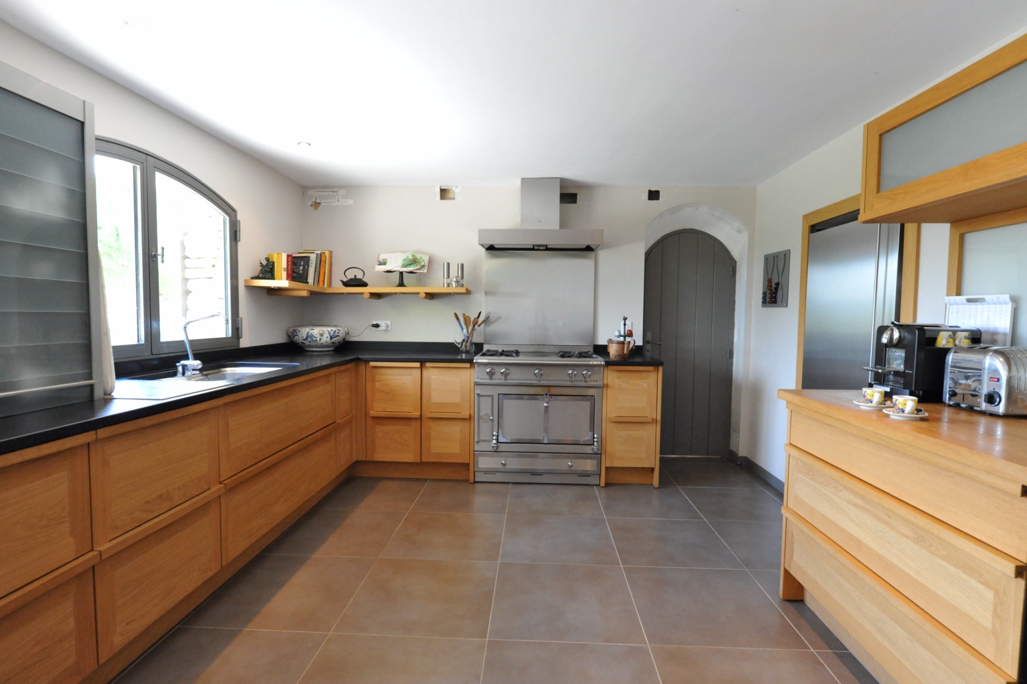 For sale, in Luberon, superb contemporary house on 2 hectares of land overlooking the Luberon