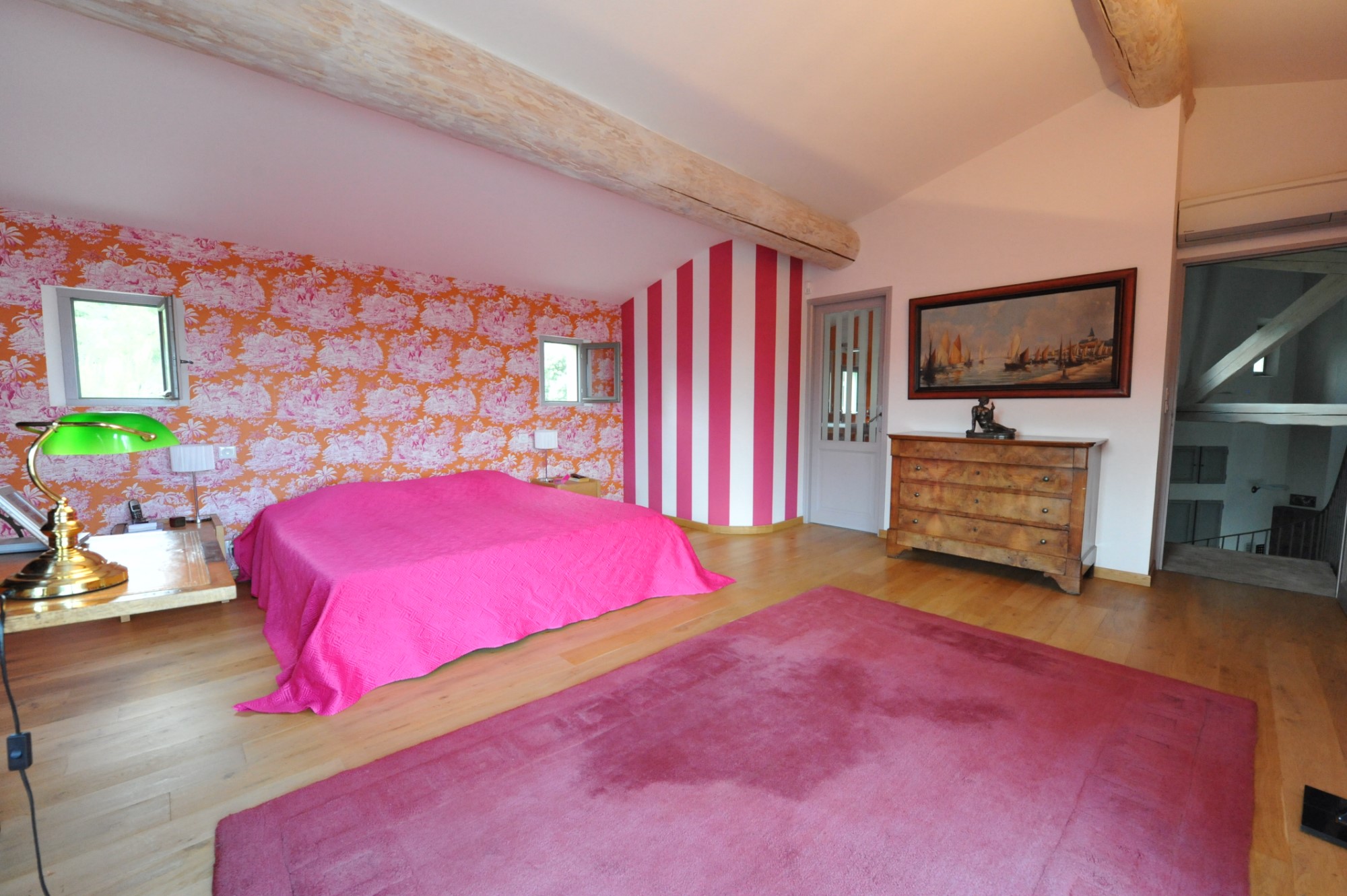 For sale, in Luberon, superb contemporary house on 2 hectares of land overlooking the Luberon