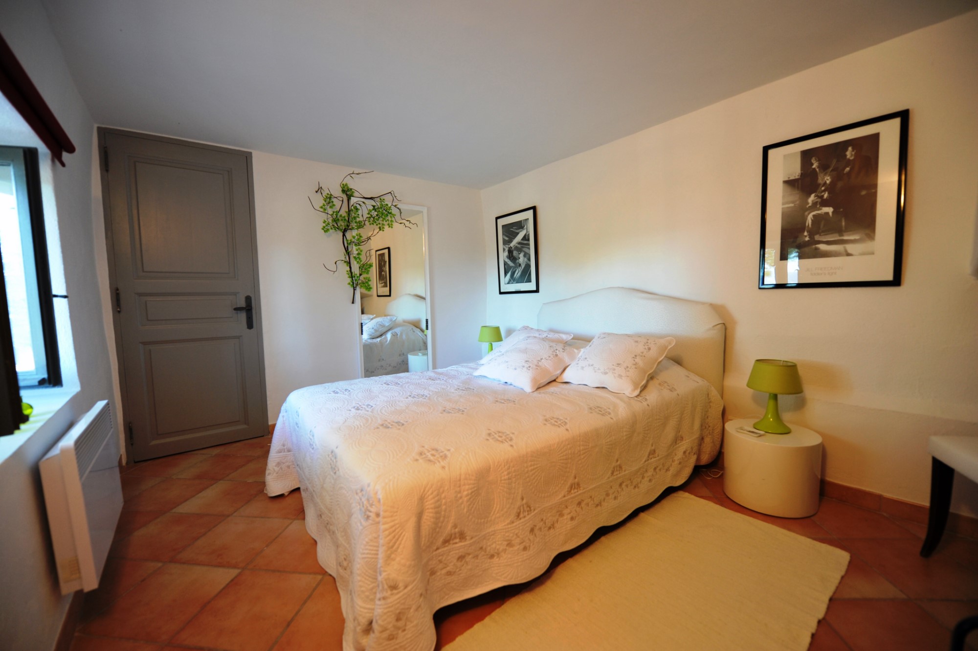 For sale, in Luberon, superb contemporary house on 2 hectares of land overlooking the Luberon