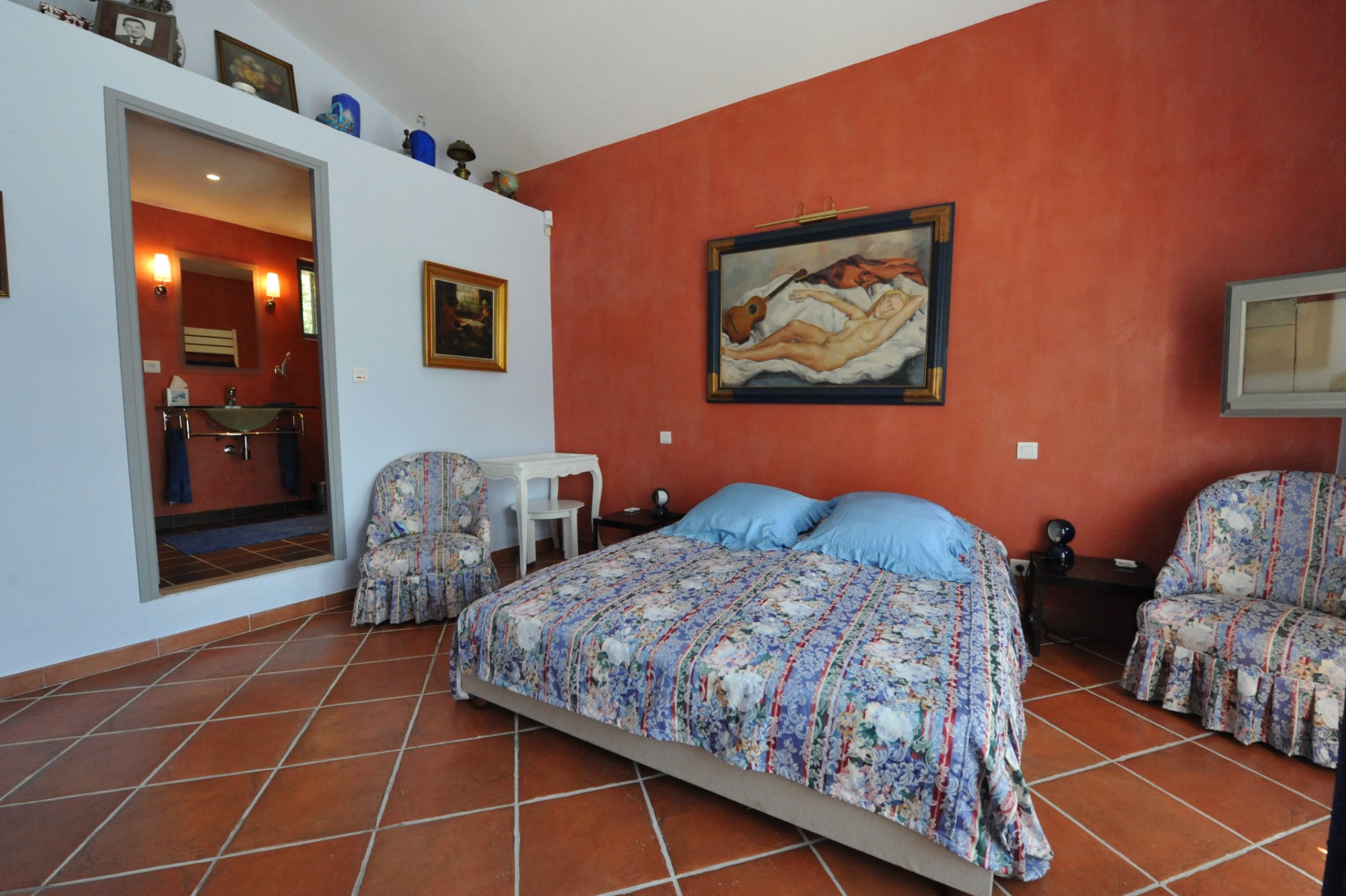For sale, in Luberon, superb contemporary house on 2 hectares of land overlooking the Luberon