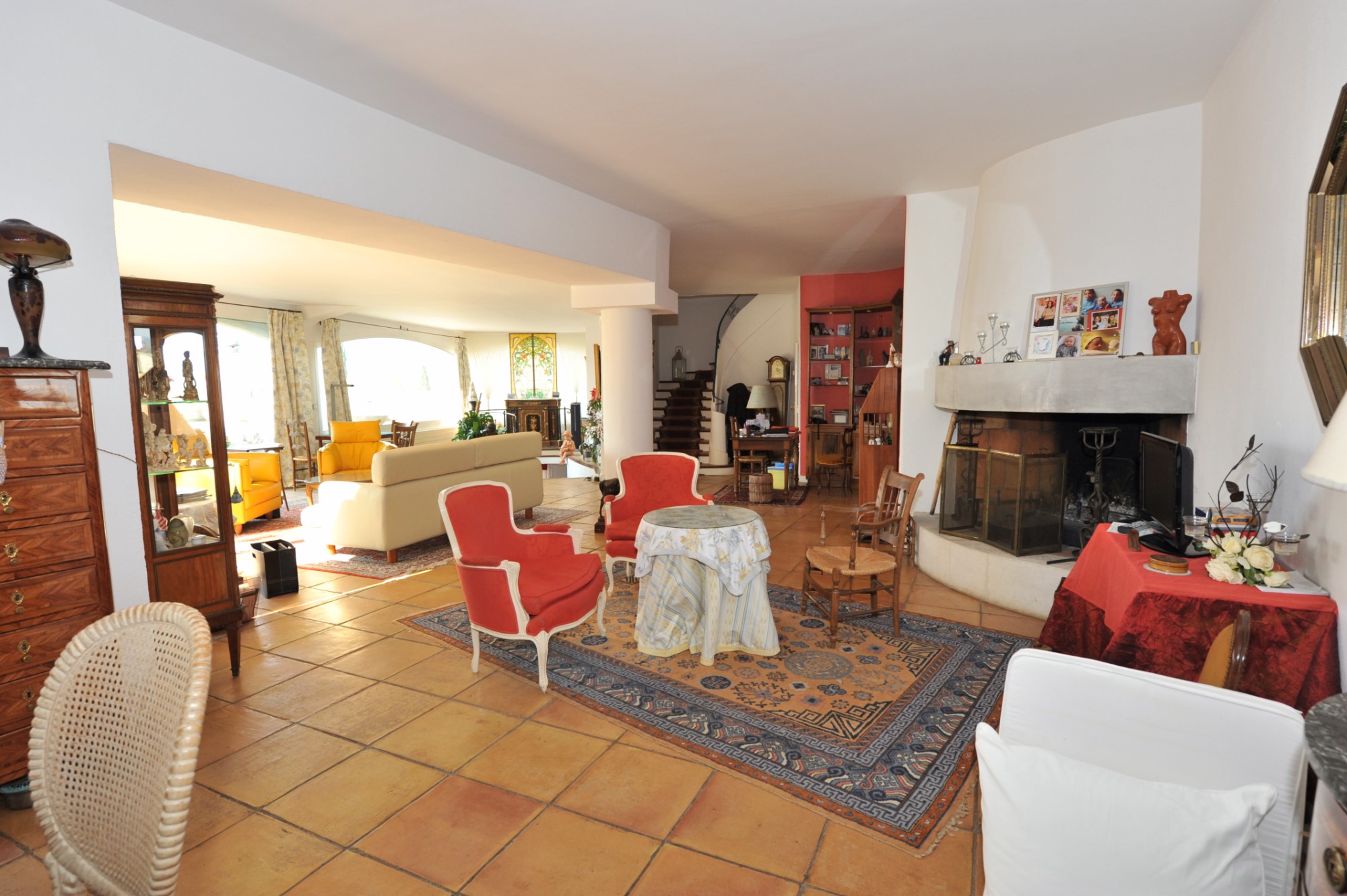 South Luberon, large farmhouse with 2 swimming pools on 3.7 hectares (over 9 acres) of land