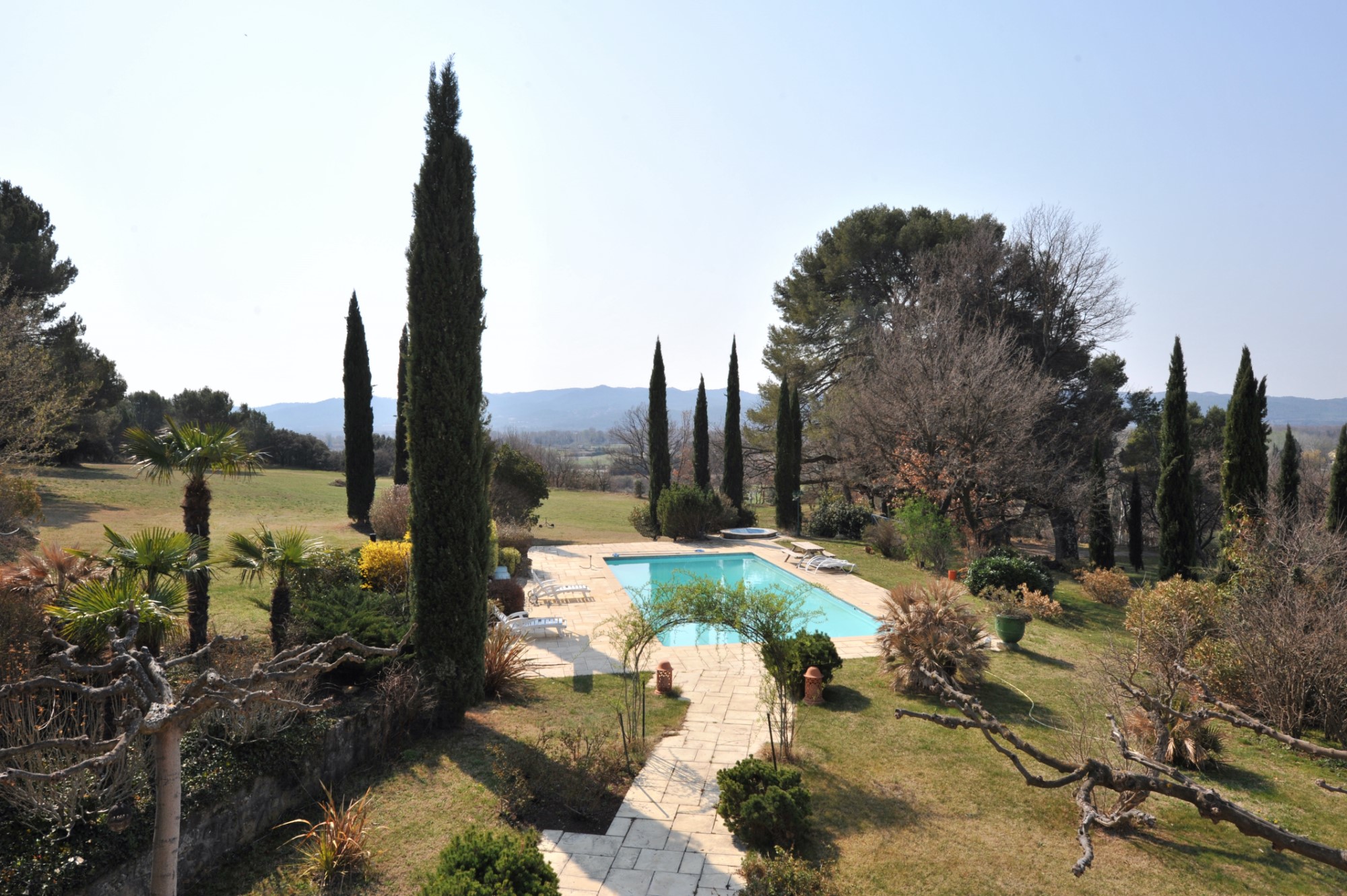 Vues sur la vallee de la Durance et le Luberon pour cette maison à vendre par ROSIER