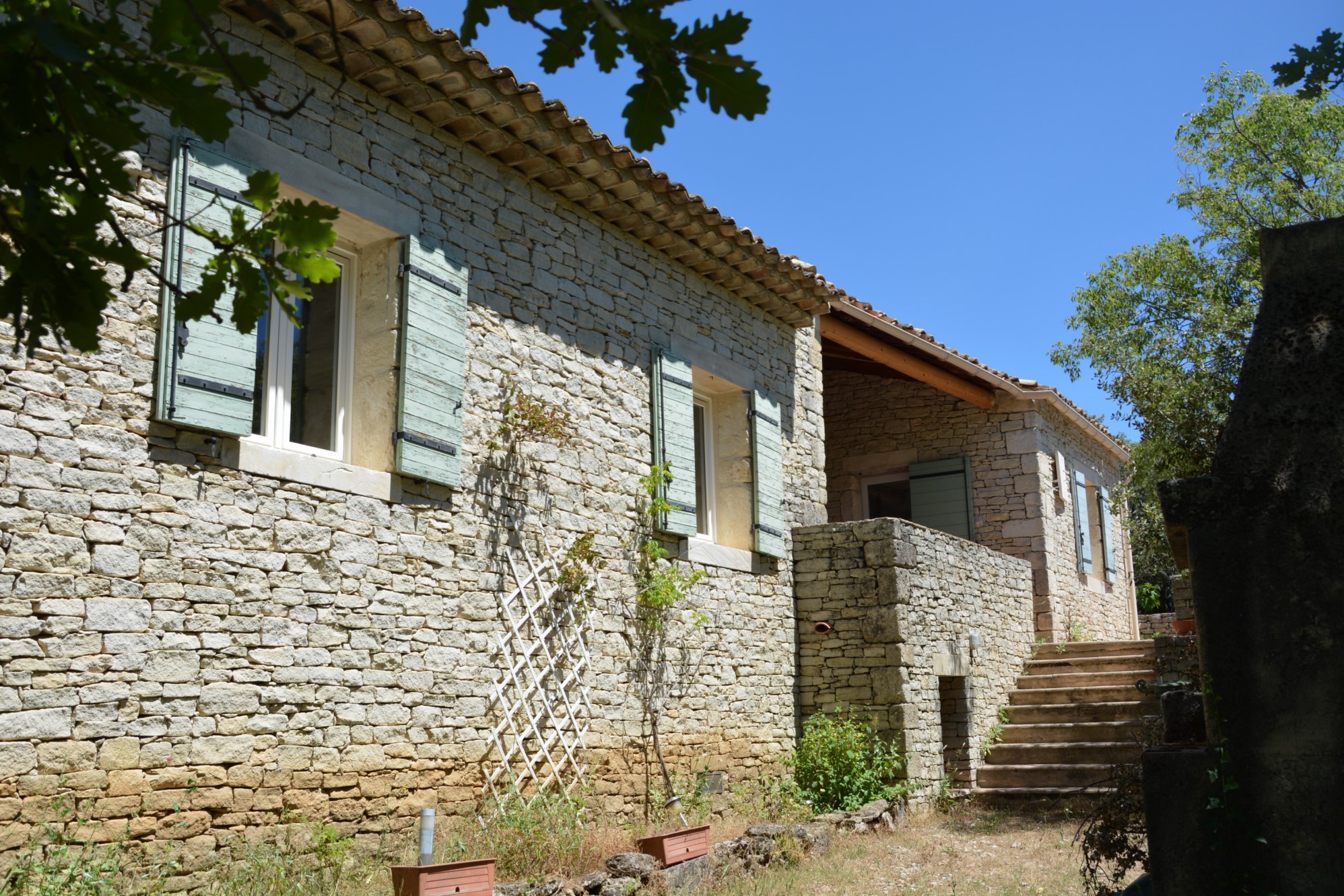 For sale in Gordes, stone property in a beautiful environment 