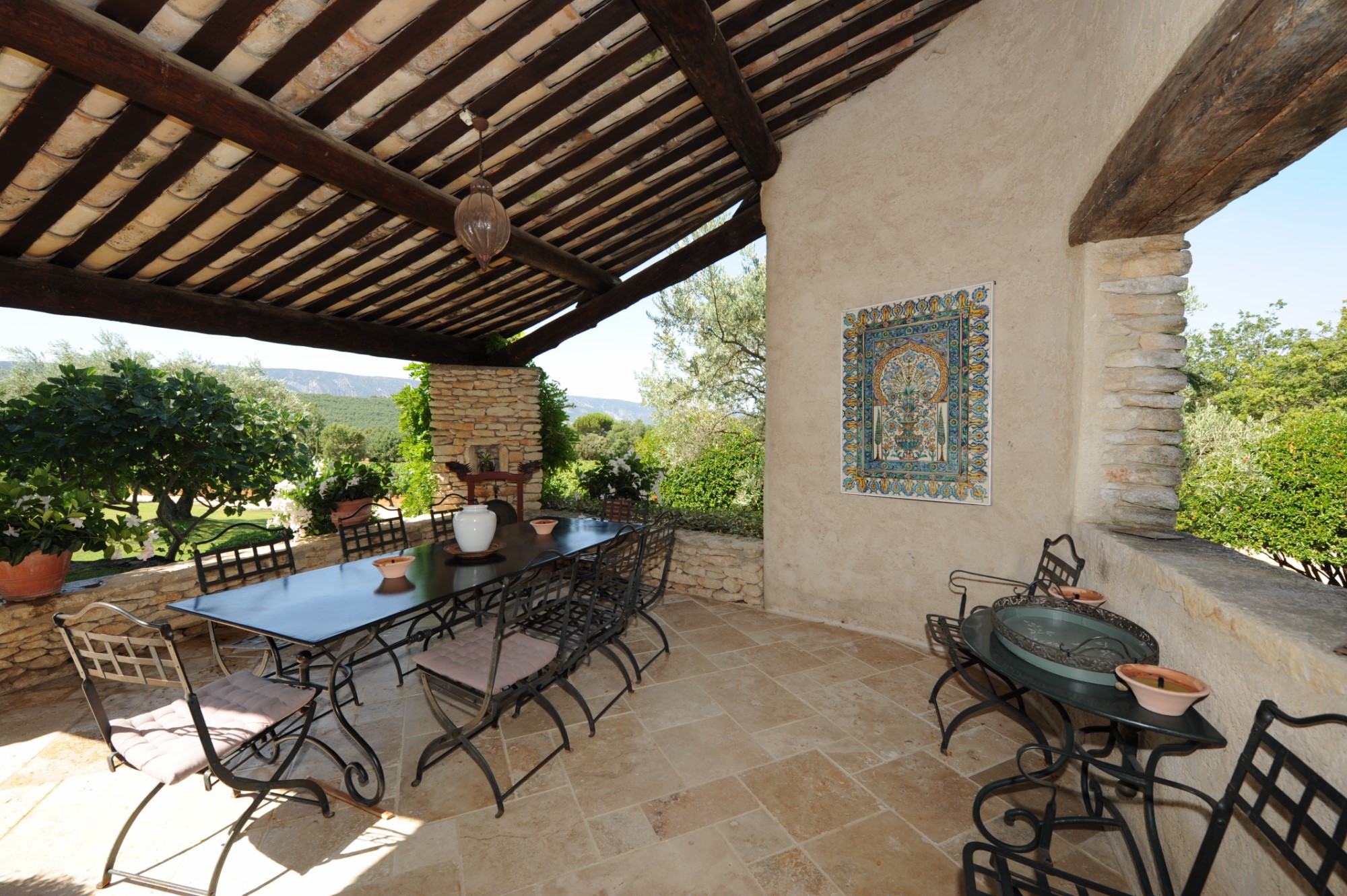 For sale facing the Luberon, superb farmhouse with outbuilding