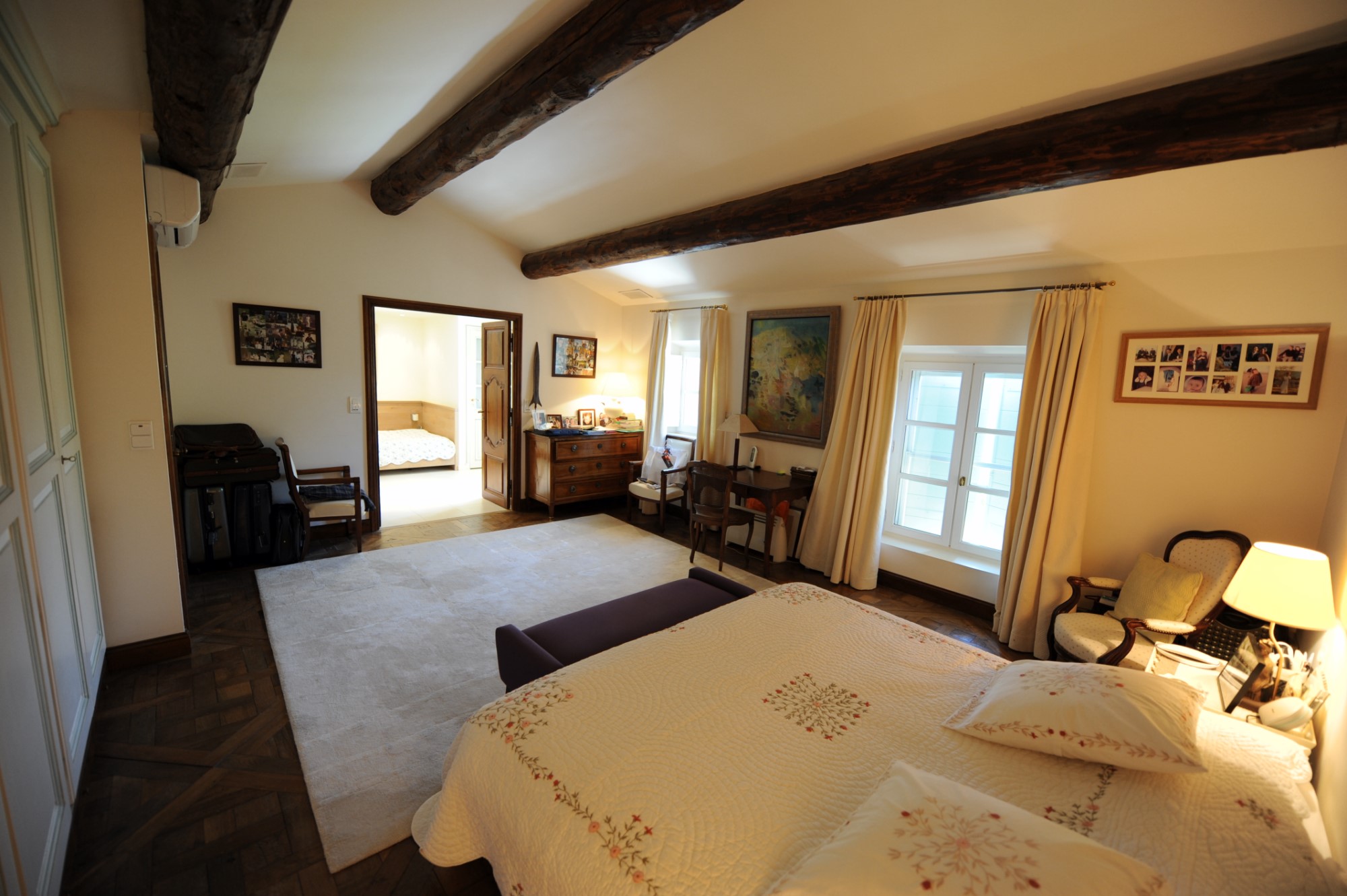 For sale facing the Luberon, superb farmhouse with outbuilding