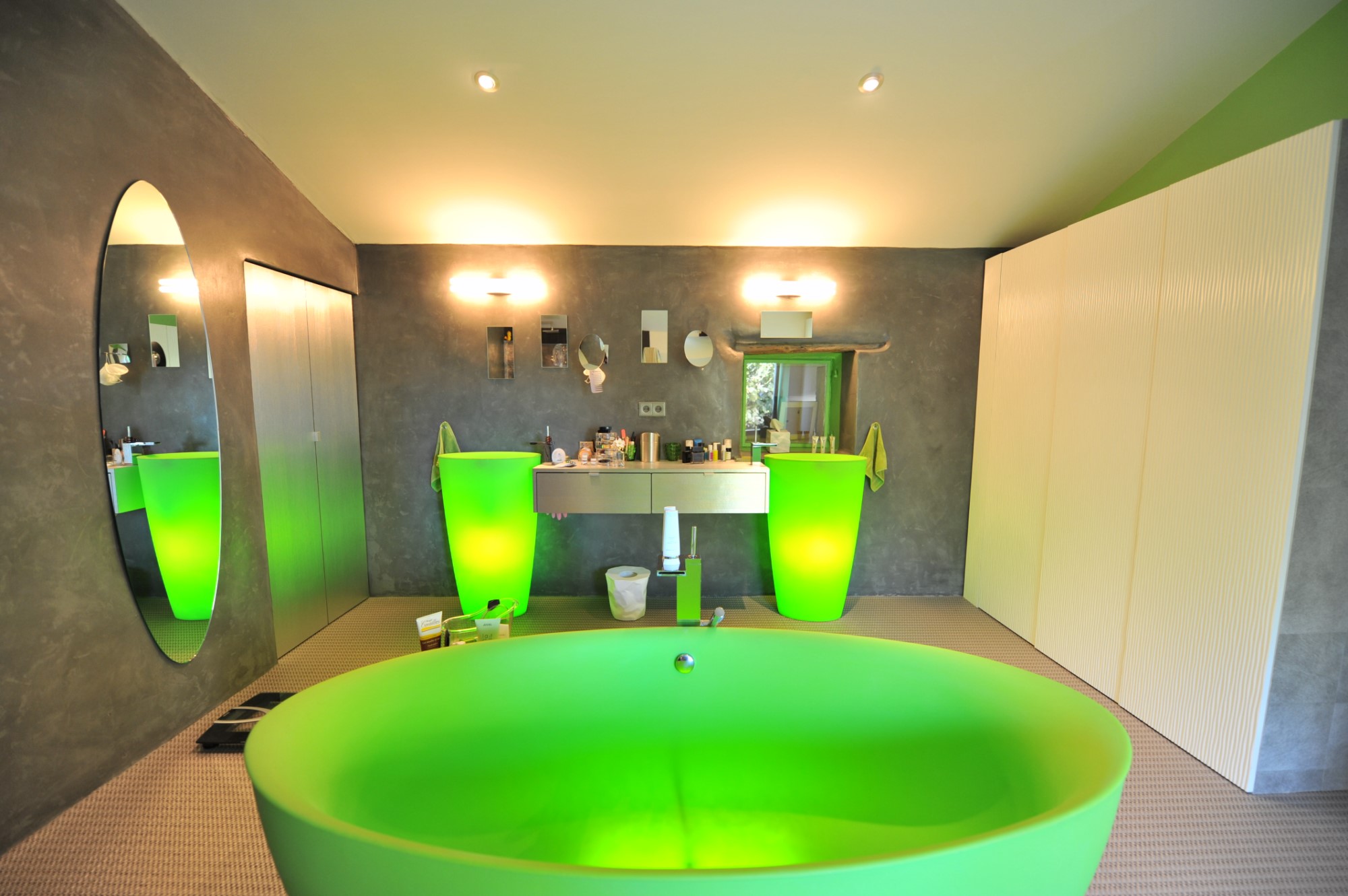 For sale, near Gordes, XVIIIth century farmhouse renovated in a contemporary style with garden and pool