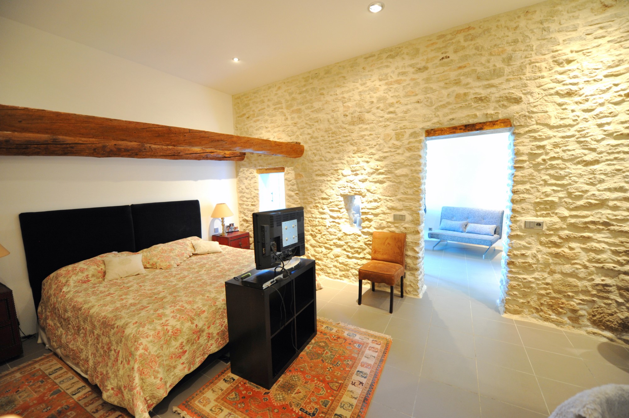 For sale, near Gordes, XVIIIth century farmhouse renovated in a contemporary style with garden and pool