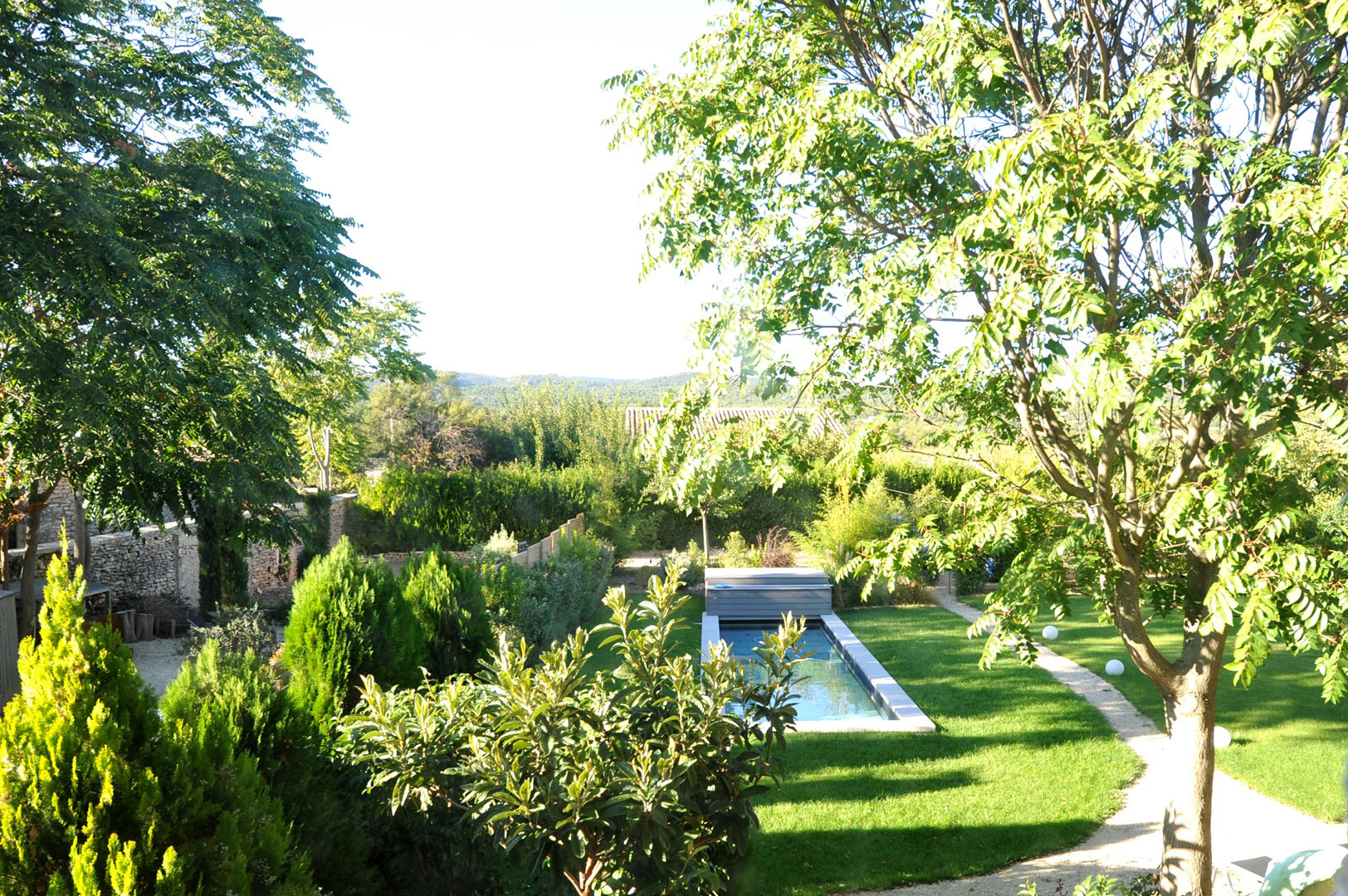 Mas restauré avec piscine dans un hameau du Luberon