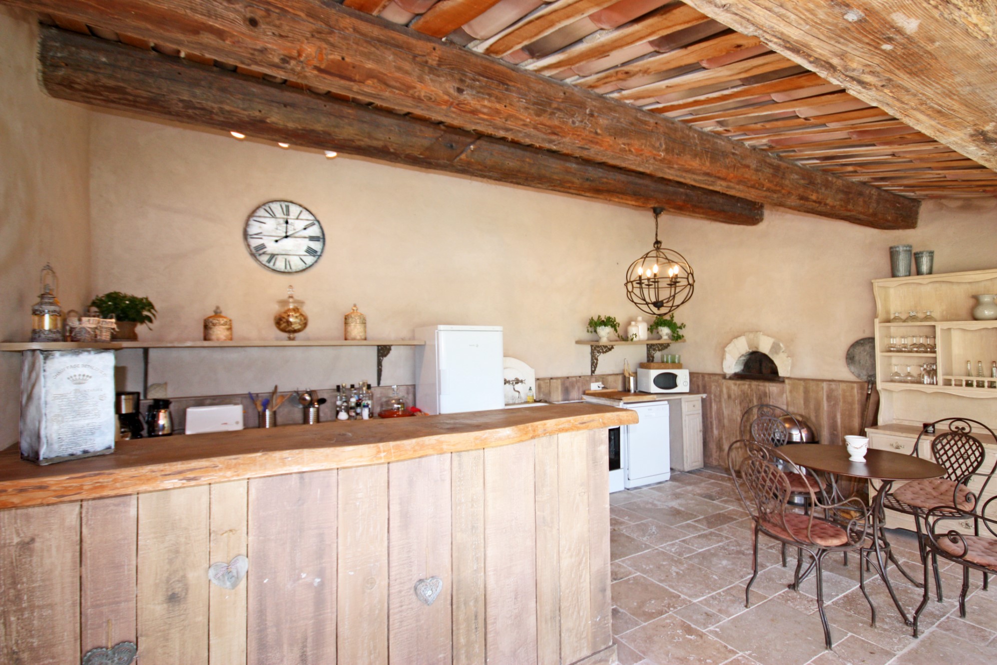 Large family house up in the hills with views for sale in Luberon