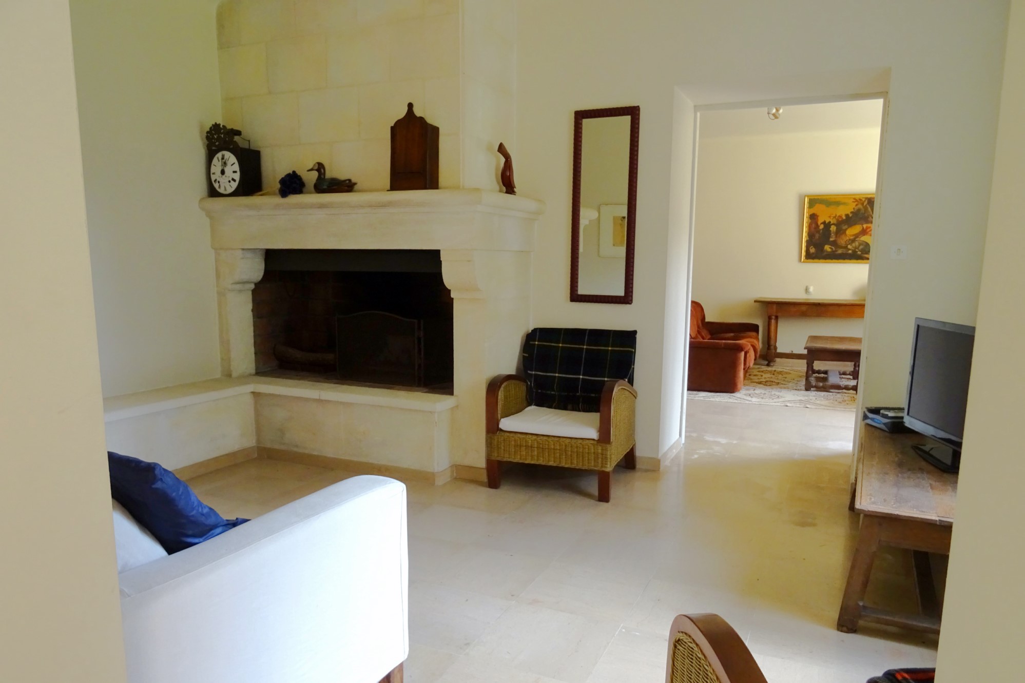For Sale near Villeneuve-lès-Avignon, property with Provencal charm, with pool and tennis 