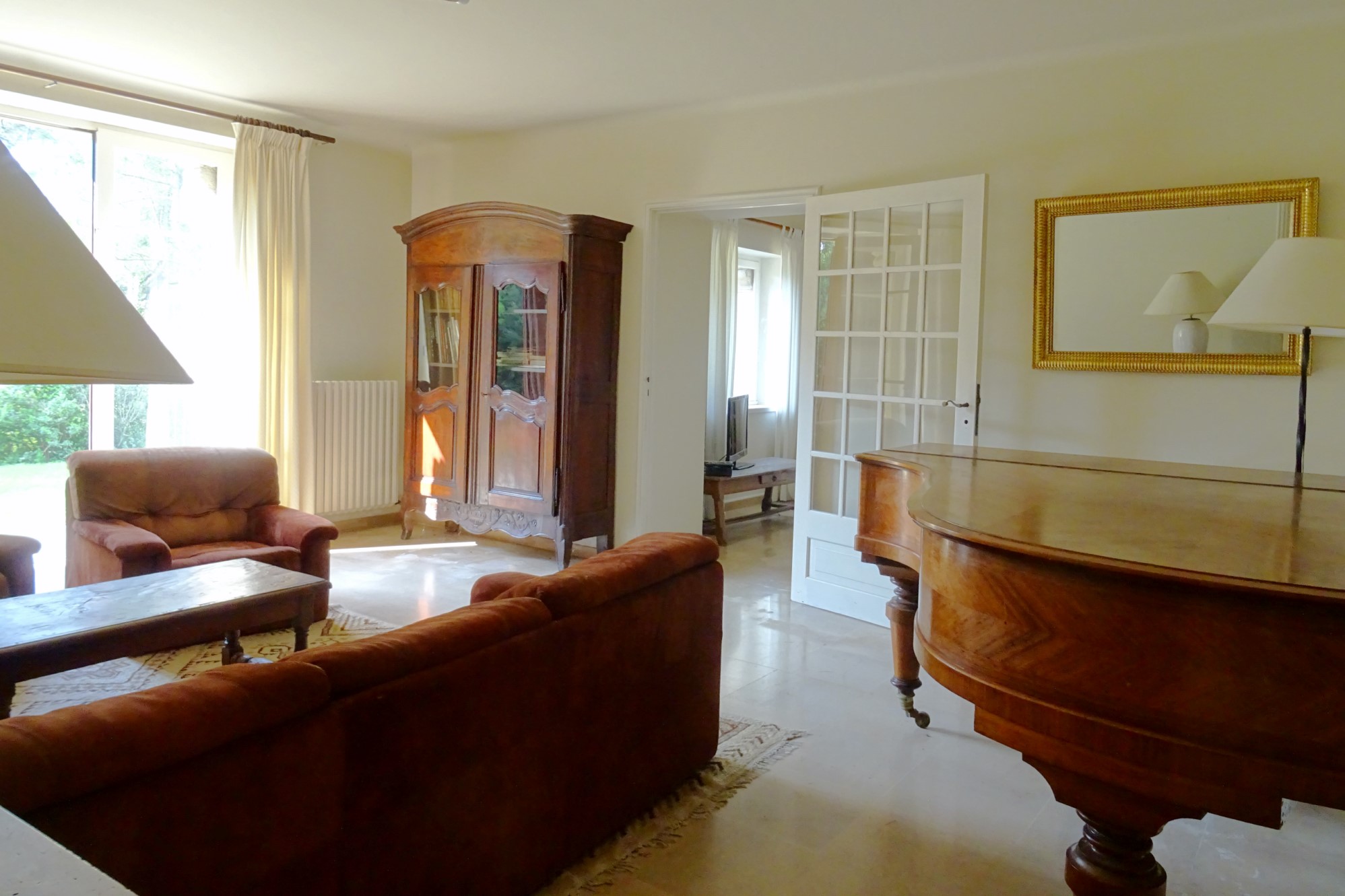 For Sale near Villeneuve-lès-Avignon, property with Provencal charm, with pool and tennis 