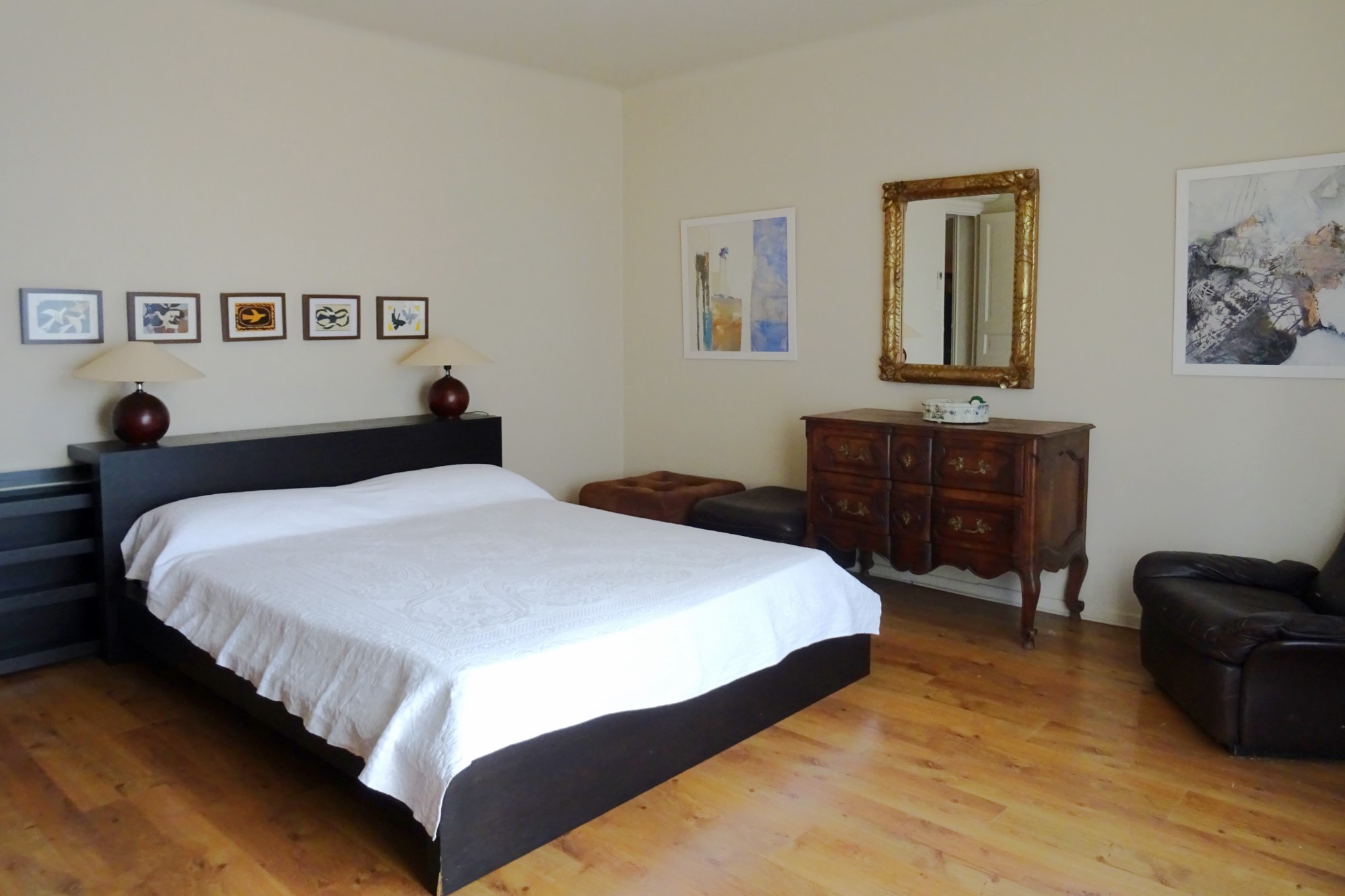For Sale near Villeneuve-lès-Avignon, property with Provencal charm, with pool and tennis 
