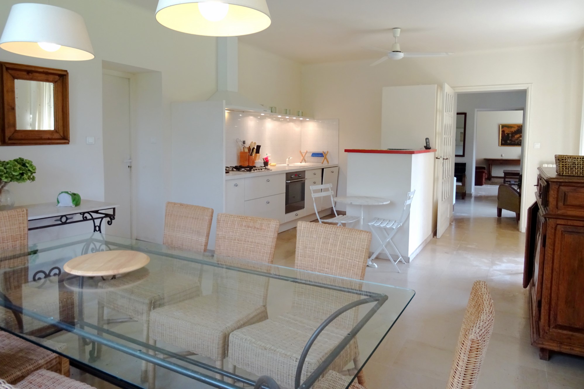 For Sale near Villeneuve-lès-Avignon, property with Provencal charm, with pool and tennis 