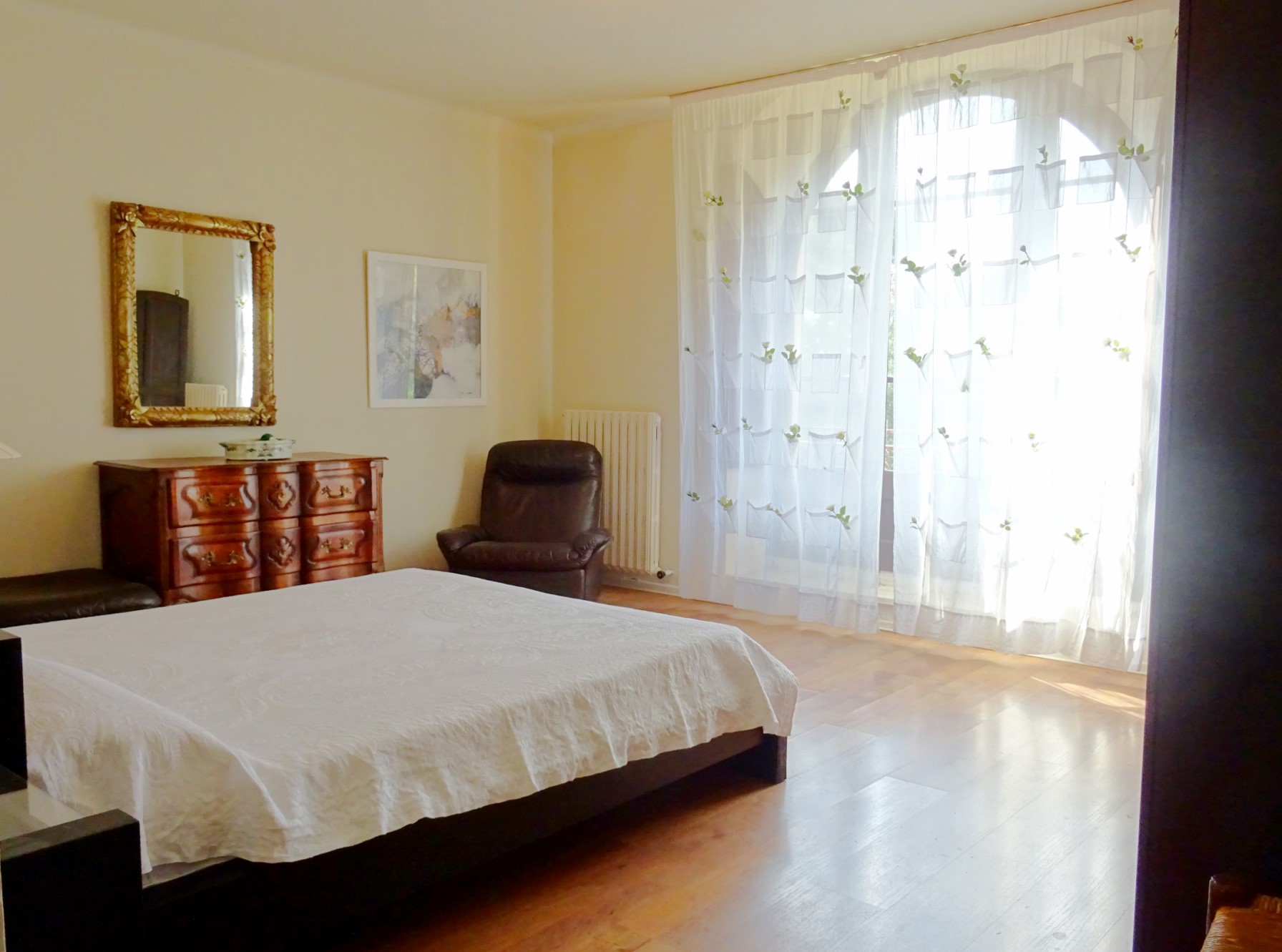 For Sale near Villeneuve-lès-Avignon, property with Provencal charm, with pool and tennis 