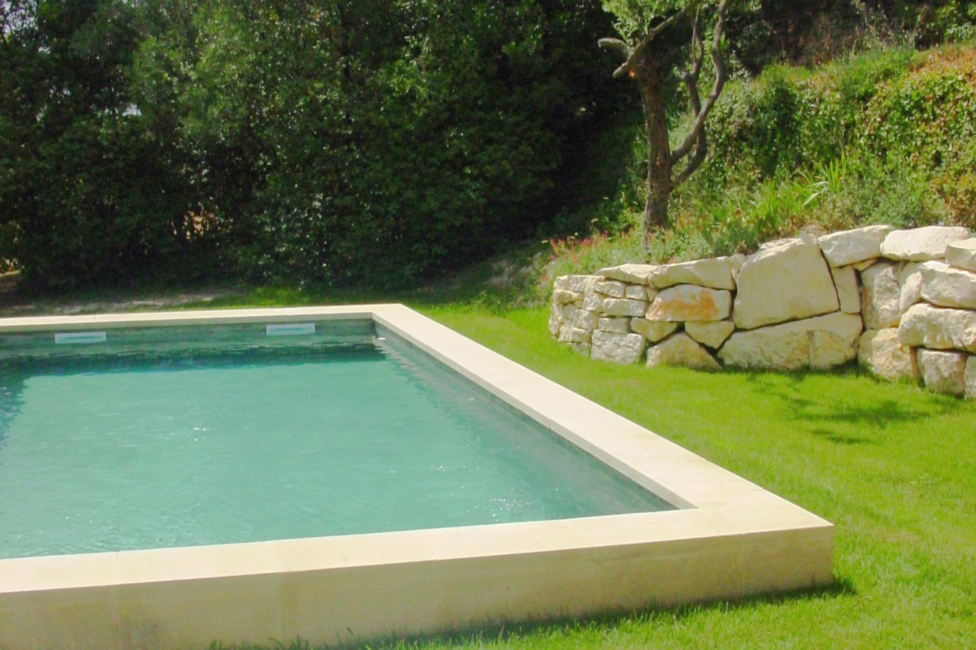 For Sale near Villeneuve-lès-Avignon, property with Provencal charm, with pool and tennis 