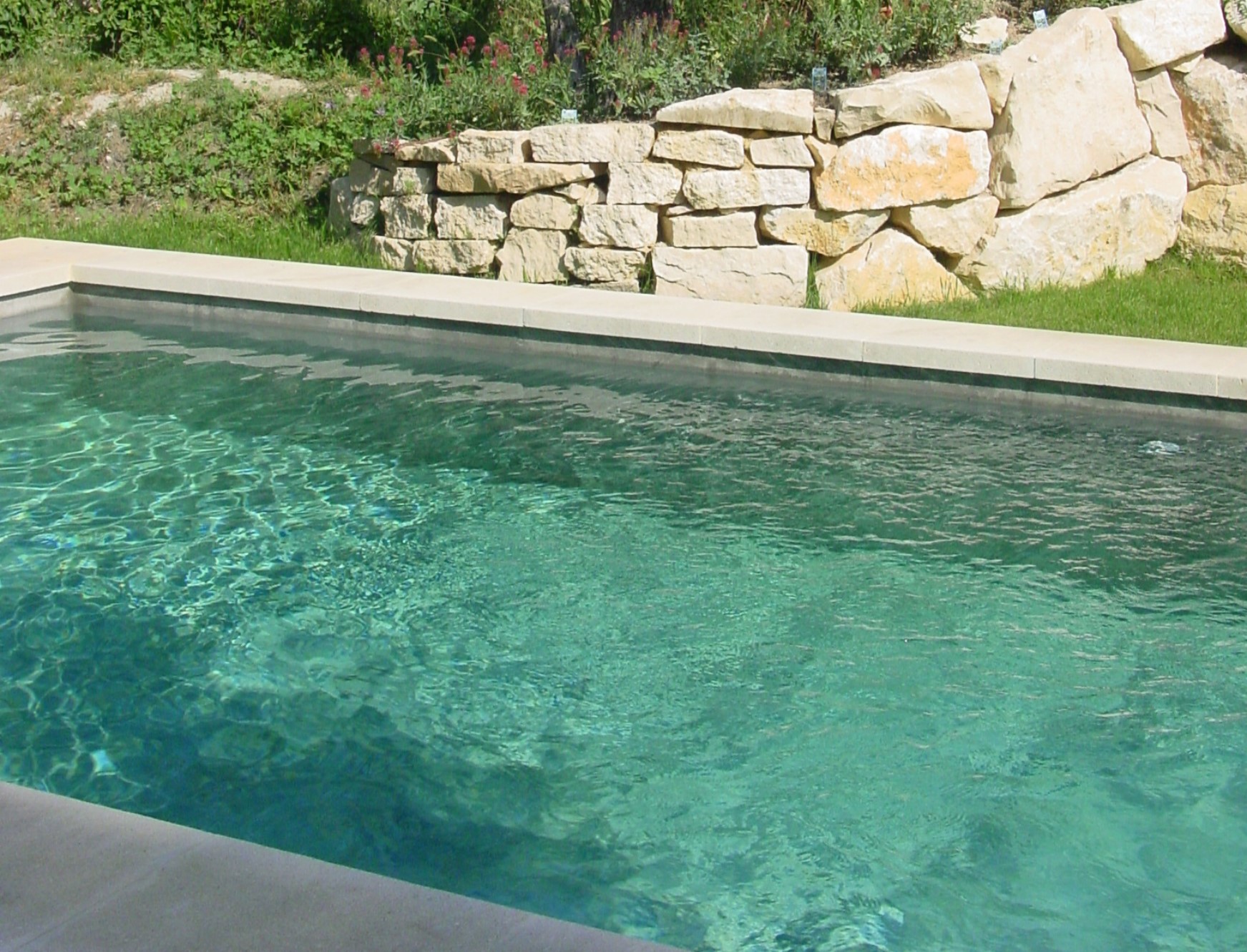 For Sale near Villeneuve-lès-Avignon, property with Provencal charm, with pool and tennis 