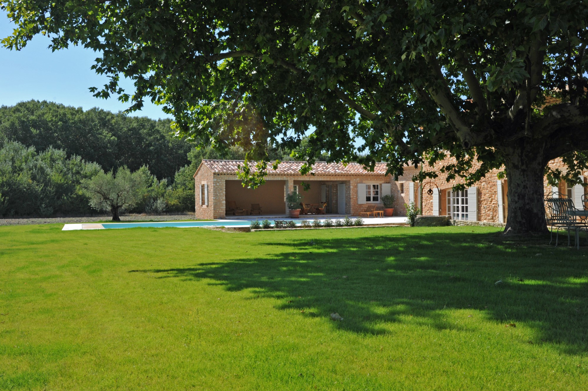 For sale near Roussillon, restored stone farmhouse with pool on 2.7 hectares of land