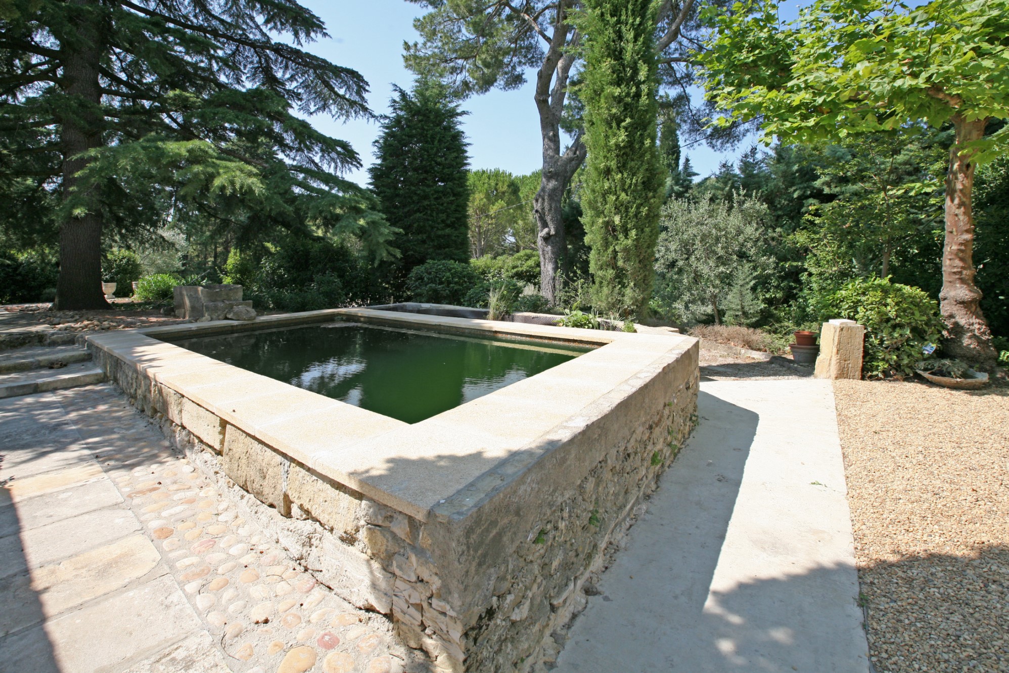 For sale, castle with outbuildings located between Uzès and Avignon