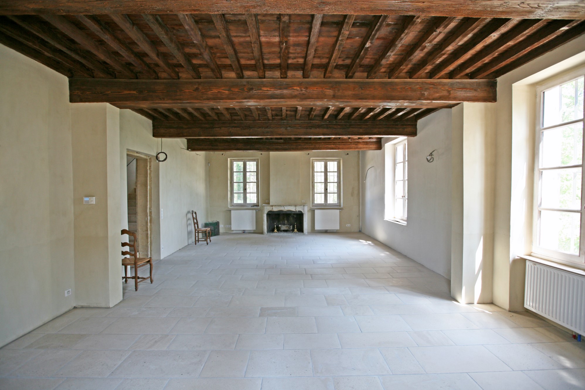 For sale, castle with outbuildings located between Uzès and Avignon