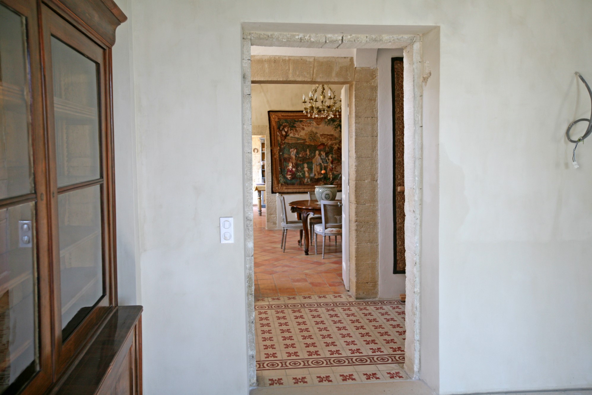 For sale, castle with outbuildings located between Uzès and Avignon