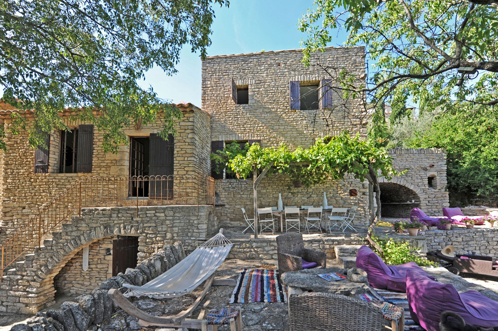 For sale, village house with panoramic views over the Luberon 